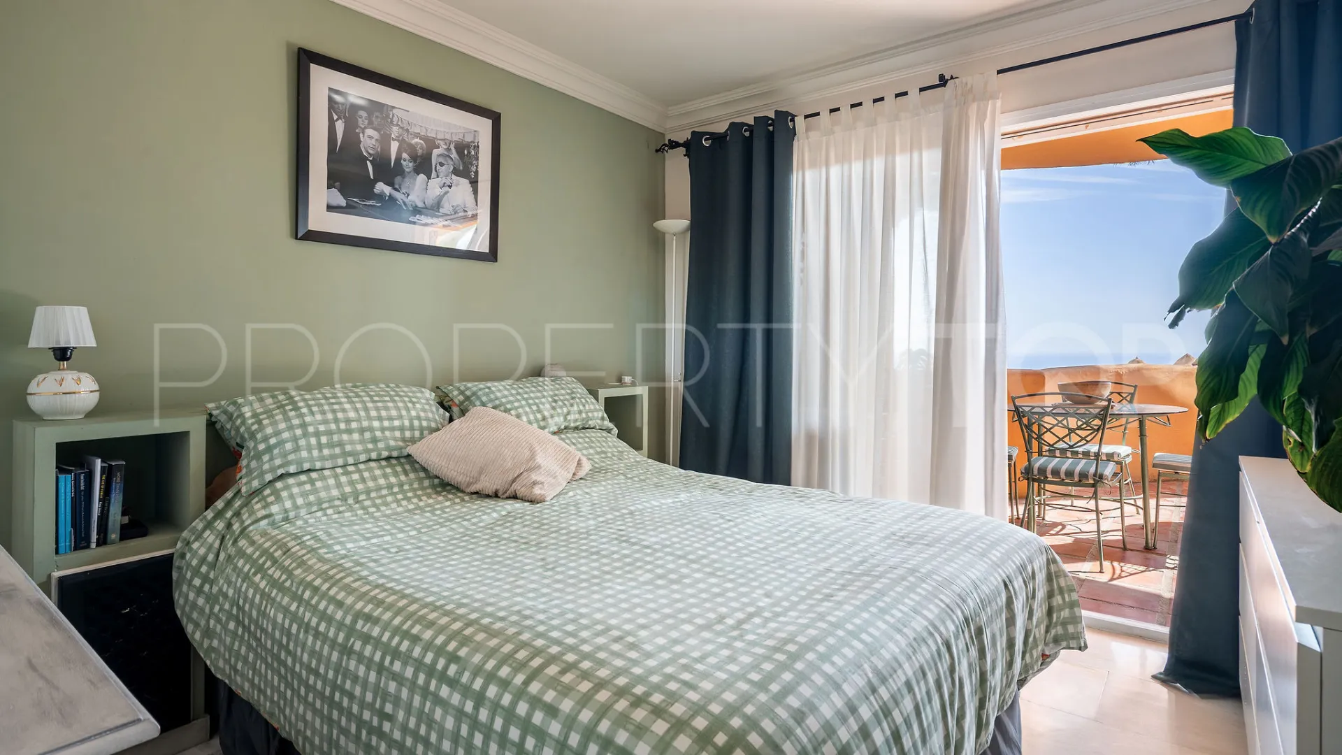 Se vende apartamento en Calahonda de 2 dormitorios