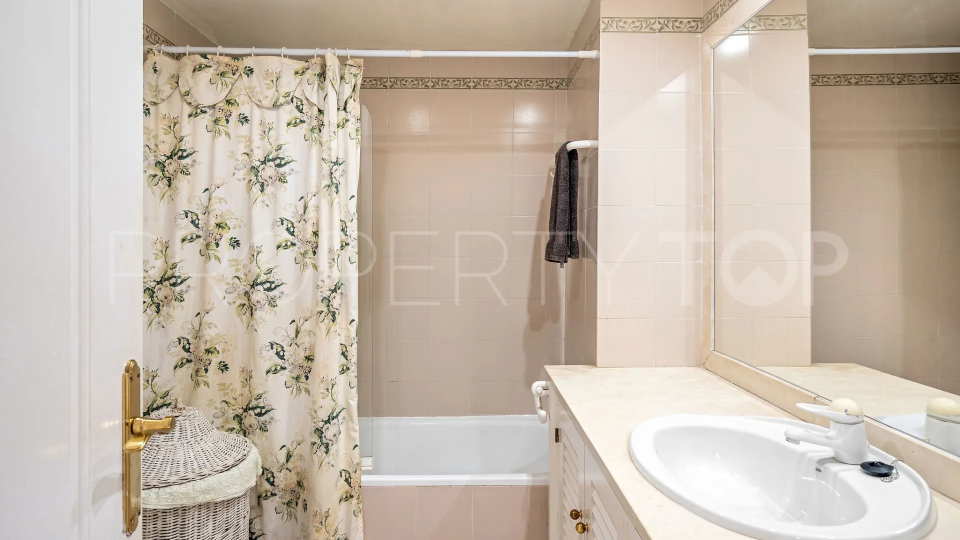 Se vende apartamento en Calahonda de 2 dormitorios
