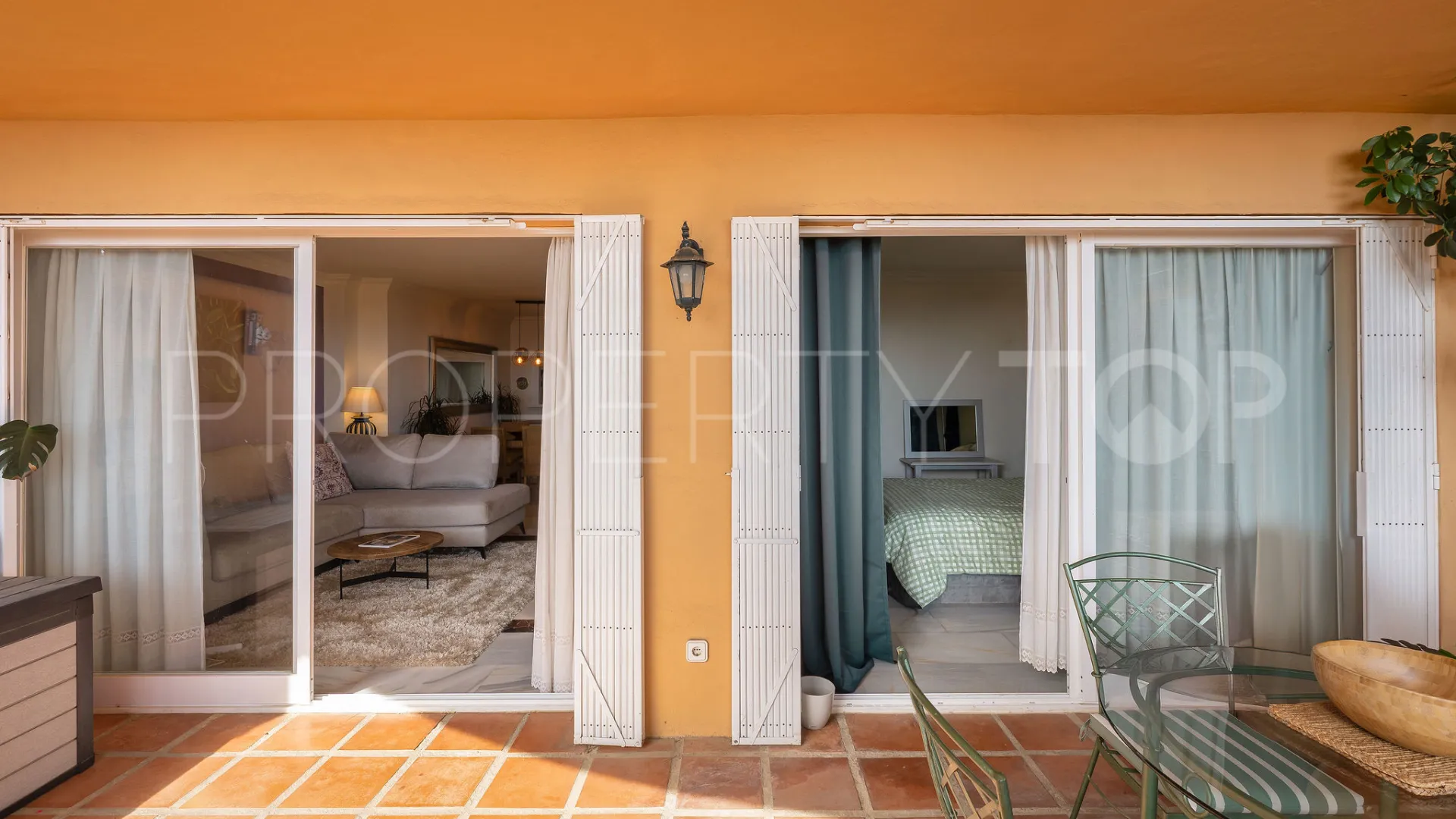 Se vende apartamento en Calahonda de 2 dormitorios