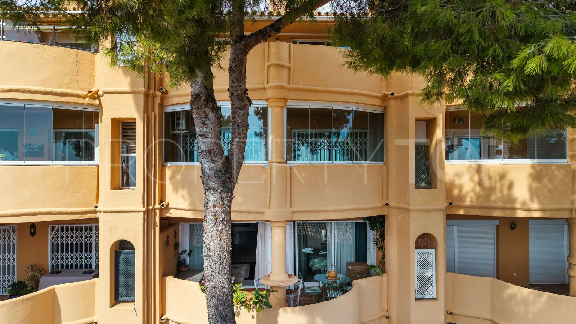 Se vende apartamento en Calahonda de 2 dormitorios