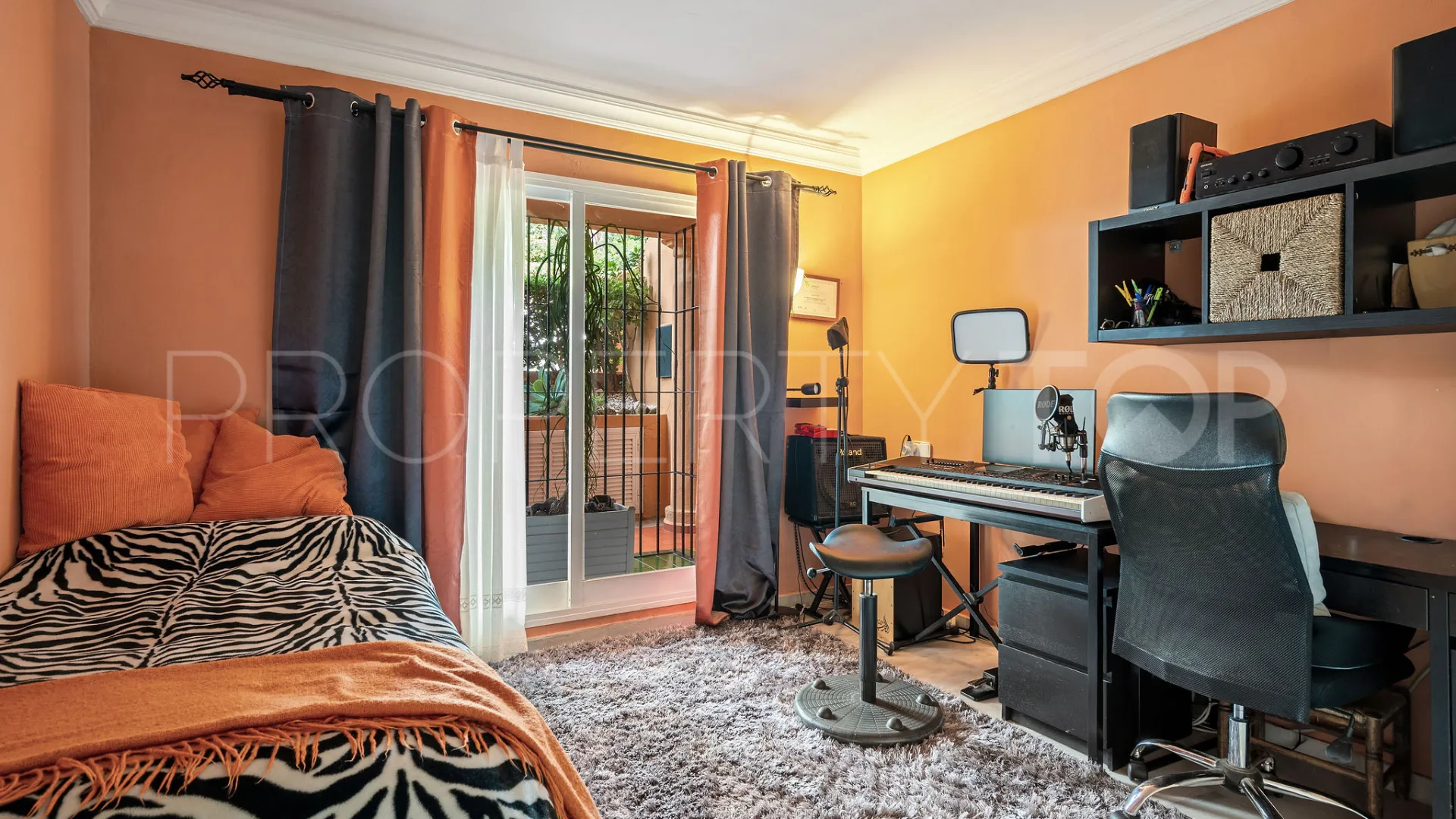 Se vende apartamento en Calahonda de 2 dormitorios