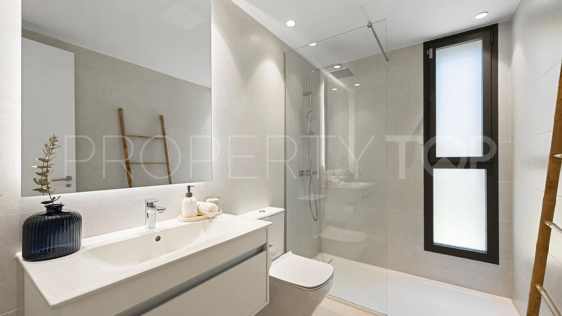 Buy Selwo ground floor apartment with 3 bedrooms