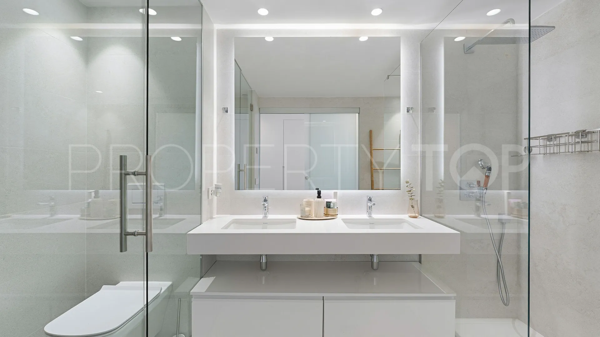 Buy Selwo ground floor apartment with 3 bedrooms