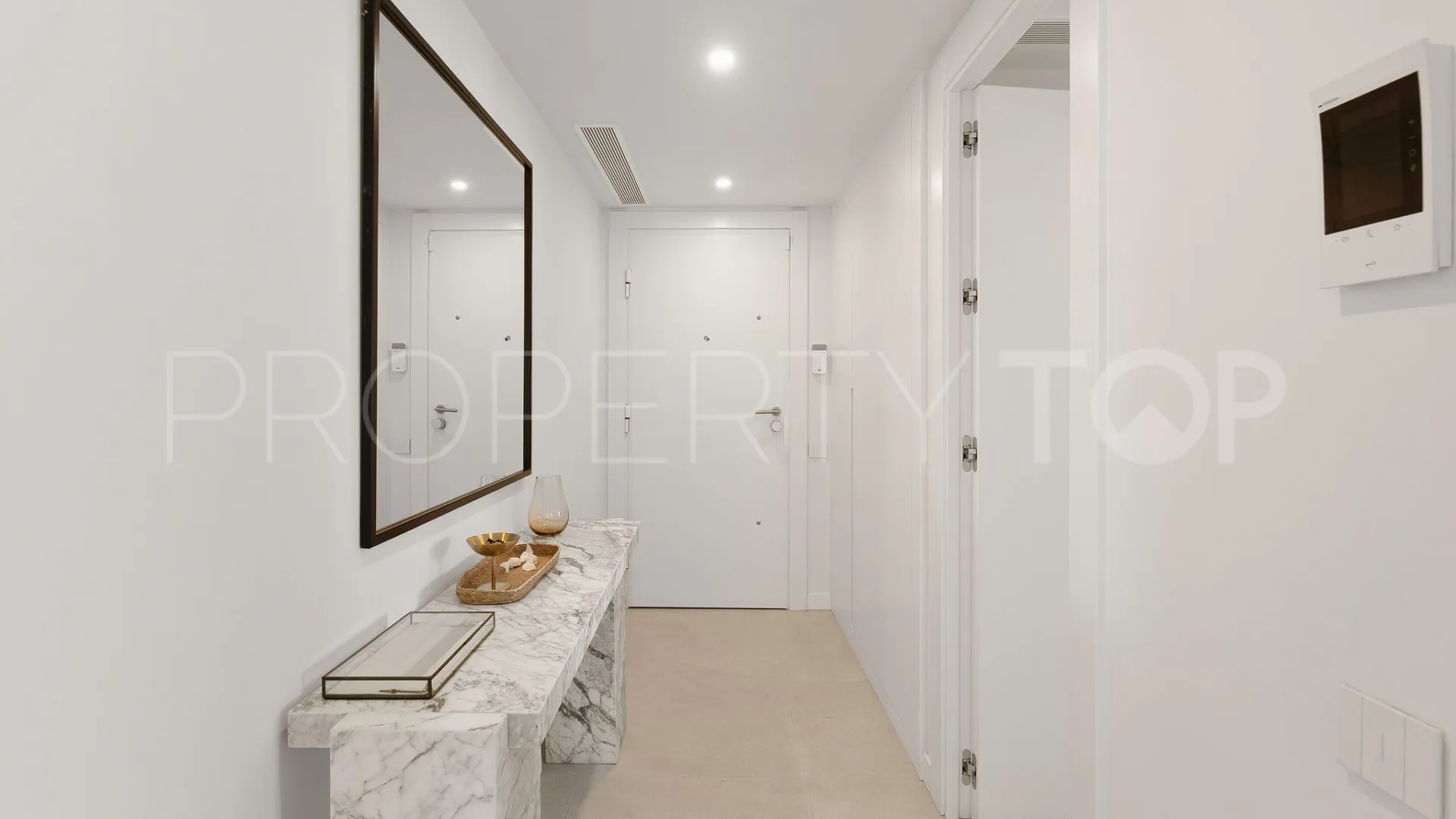 Buy Selwo ground floor apartment with 3 bedrooms