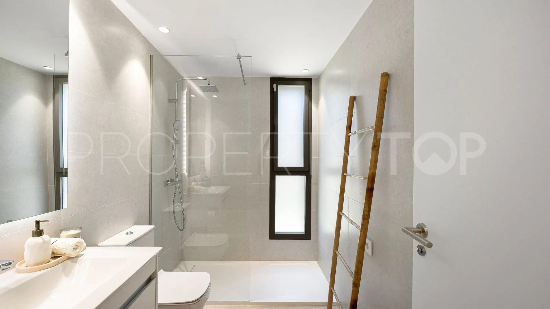 Buy Selwo ground floor apartment with 3 bedrooms