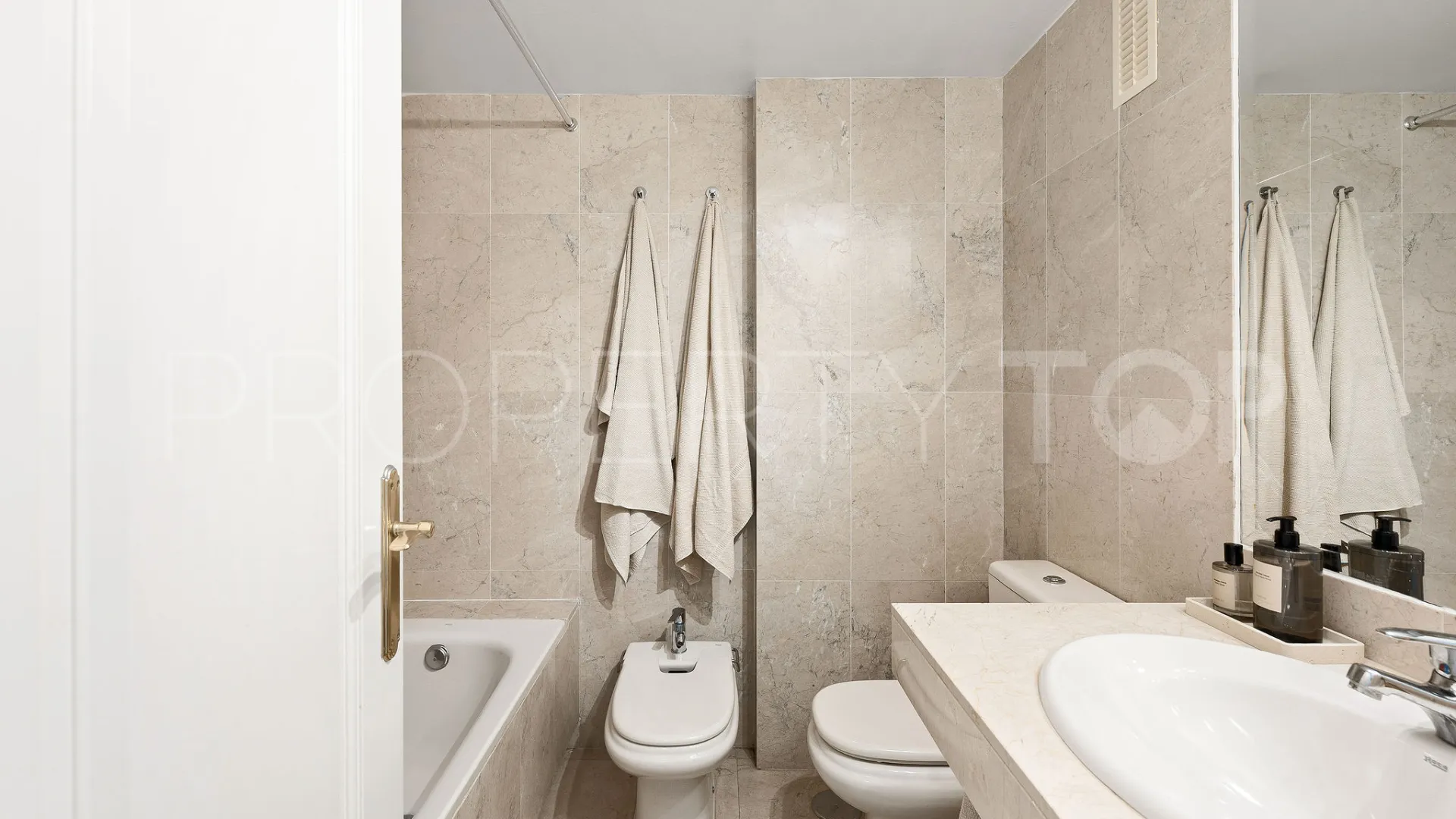Apartamento en venta en Señorio de Aloha de 2 dormitorios