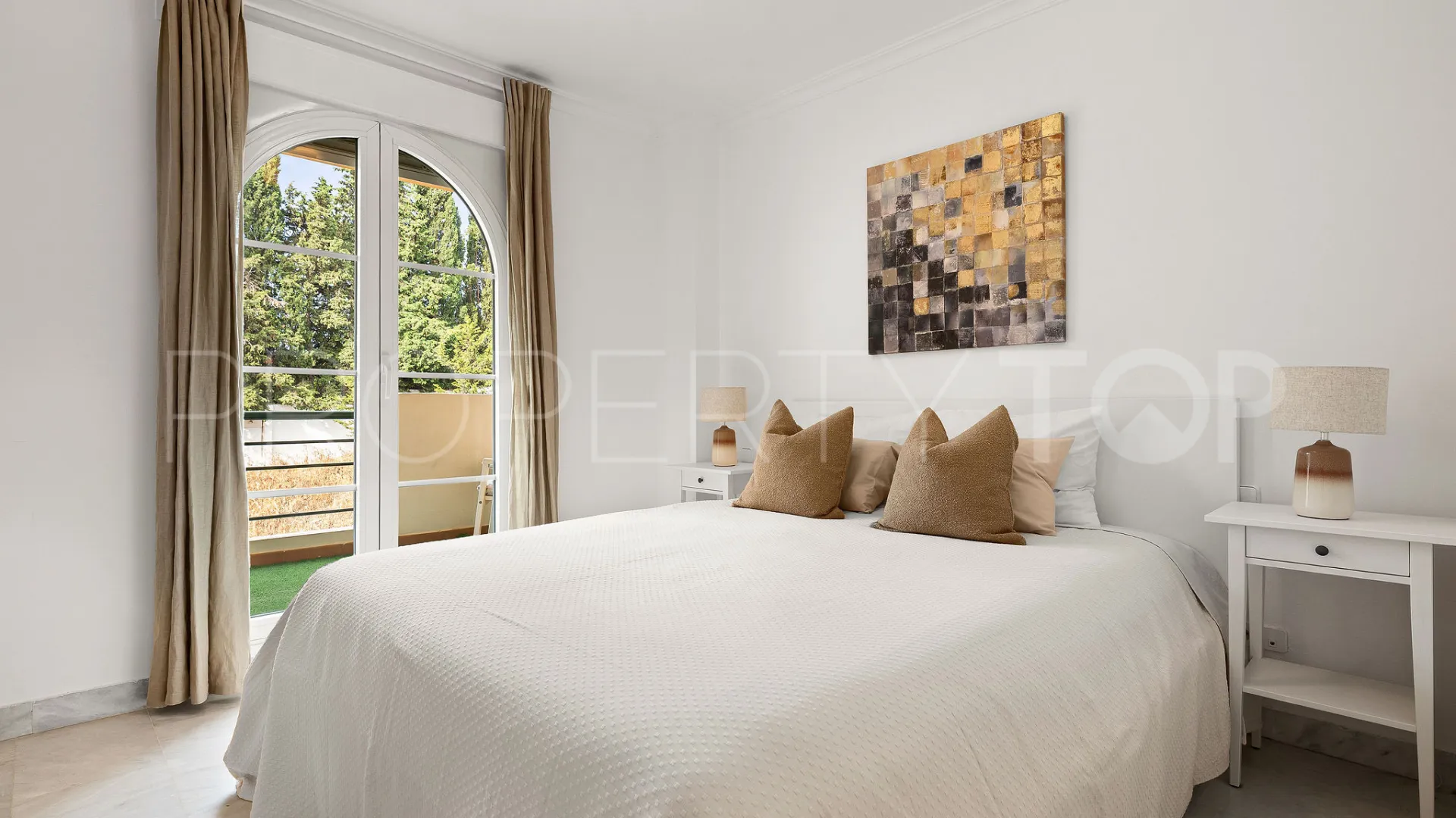 Apartamento en venta en Señorio de Aloha de 2 dormitorios