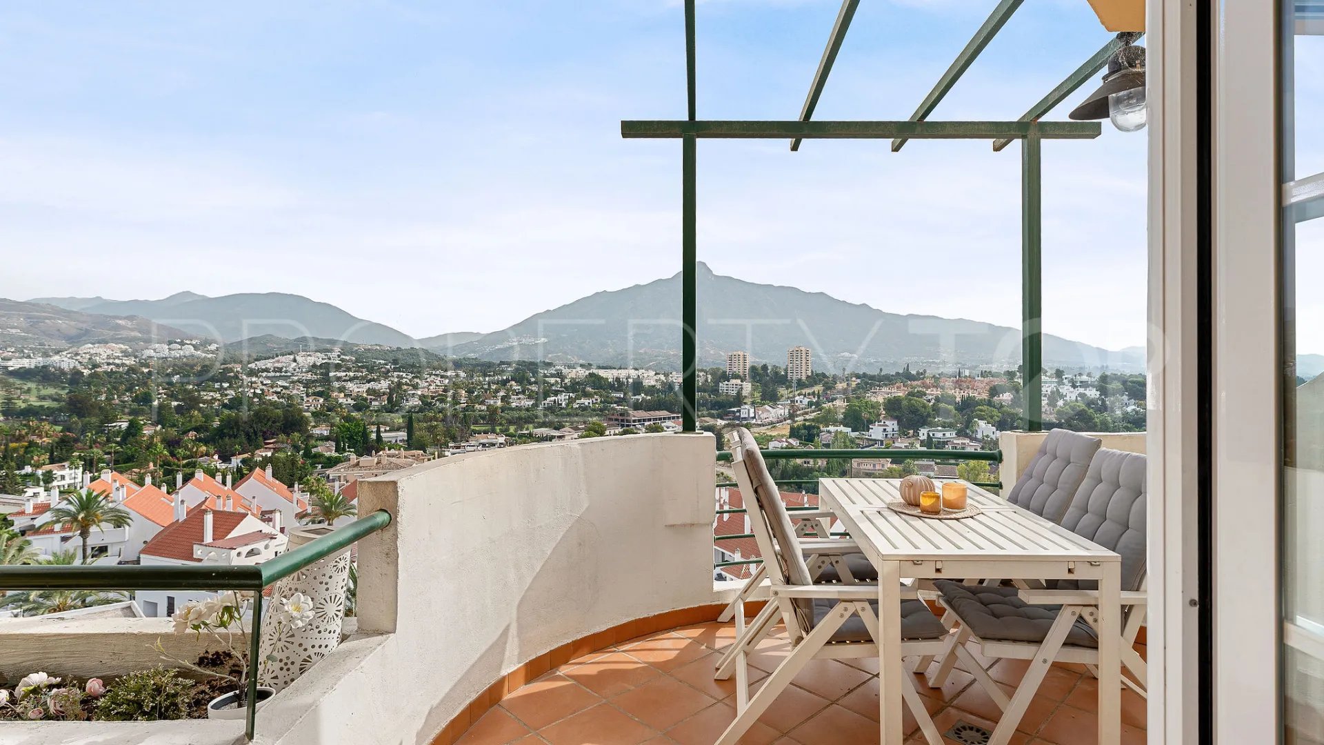 Apartamento en venta en Señorio de Aloha de 2 dormitorios