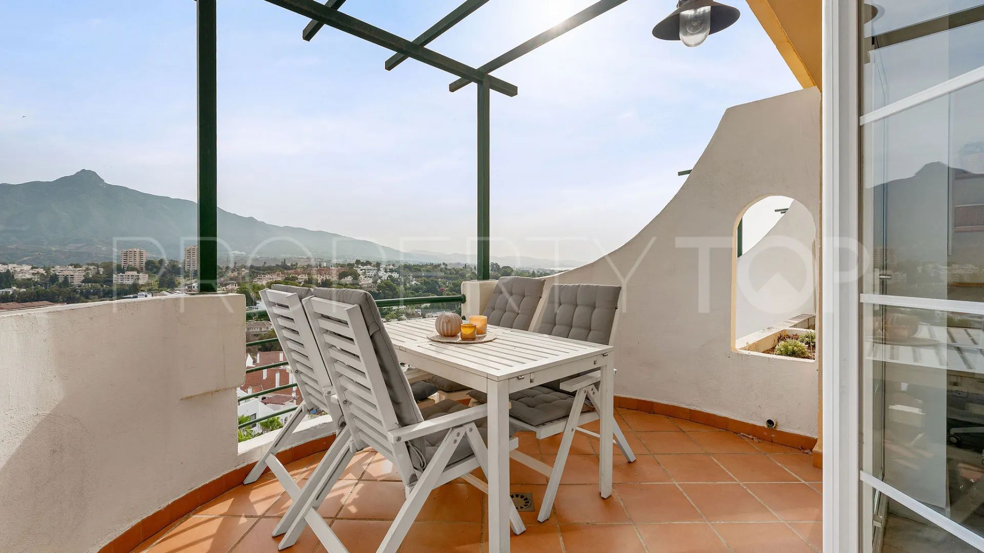 Apartamento en venta en Señorio de Aloha de 2 dormitorios