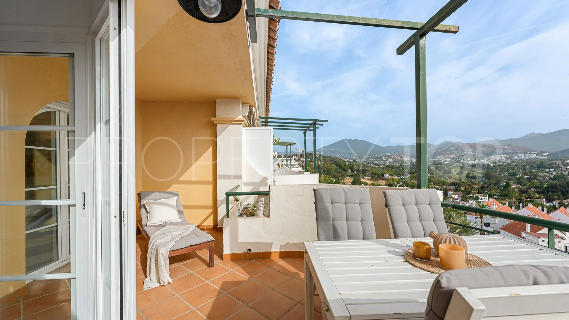 Apartamento en venta en Señorio de Aloha de 2 dormitorios
