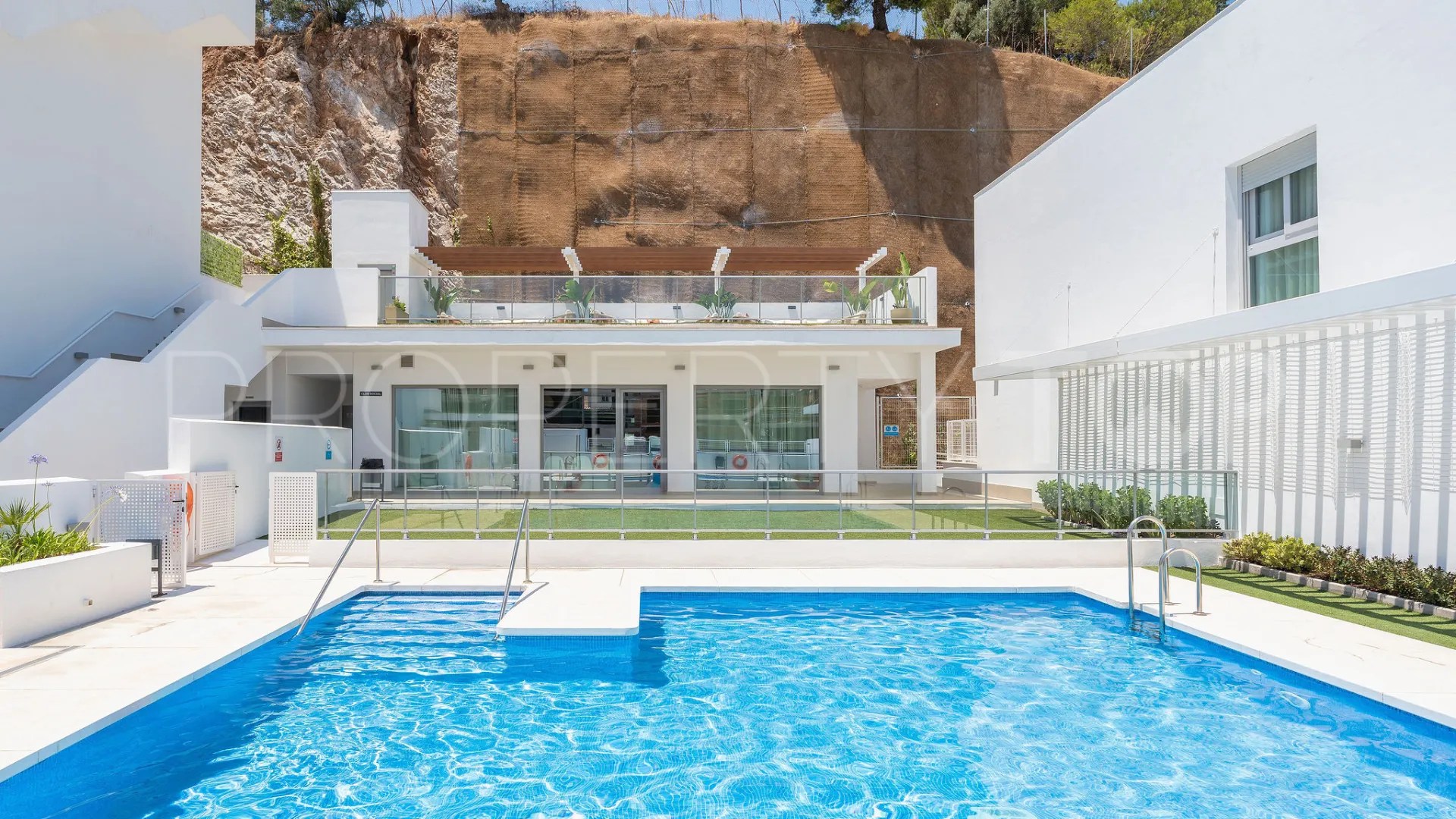 Buy 3 bedrooms ground floor apartment in Benalmadena Pueblo