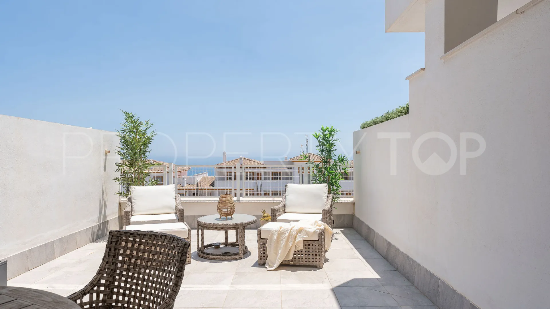 Buy 3 bedrooms ground floor apartment in Benalmadena Pueblo