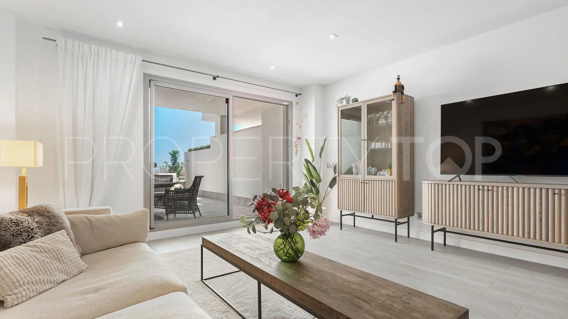 Buy 3 bedrooms ground floor apartment in Benalmadena Pueblo