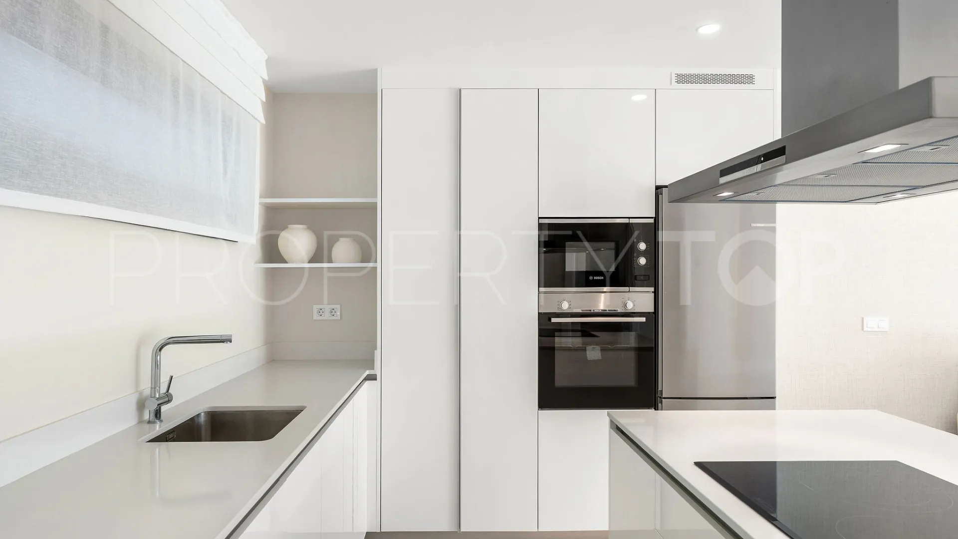For sale ground floor apartment with 2 bedrooms in Los Altos de los Monteros