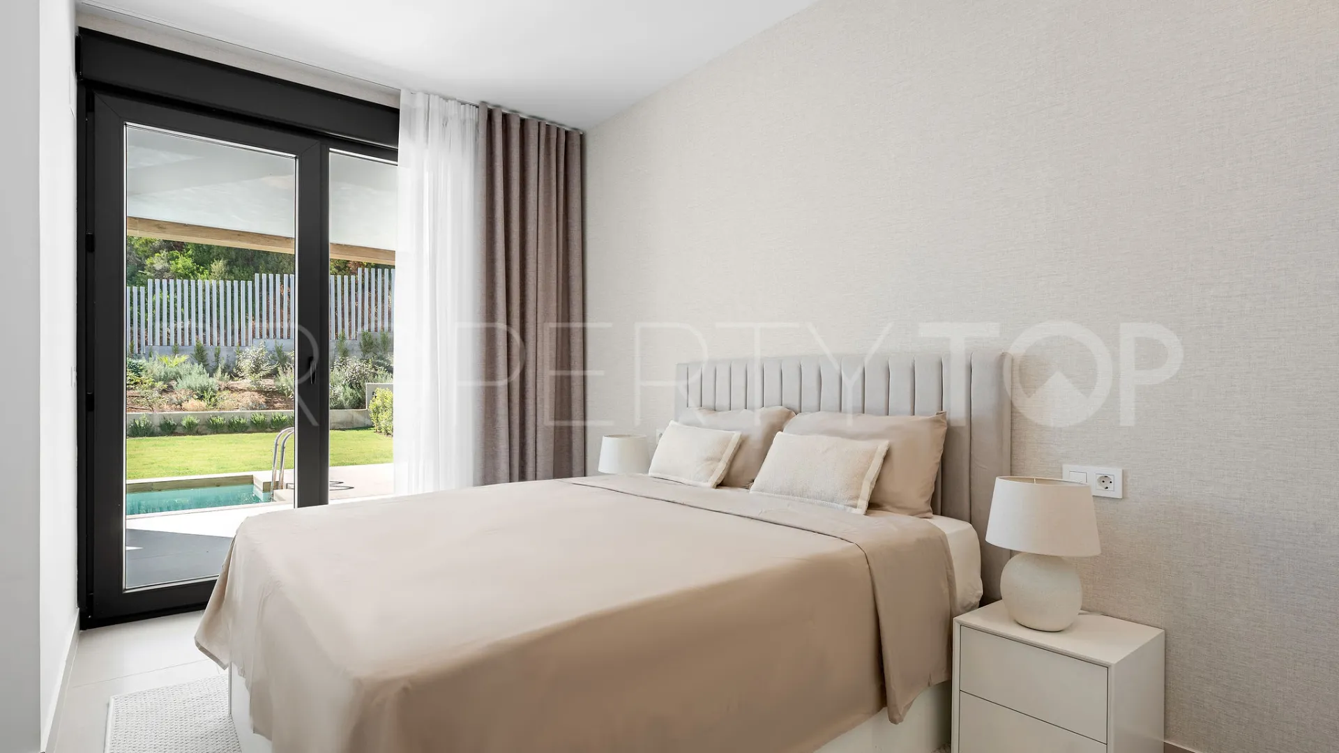 For sale ground floor apartment with 2 bedrooms in Los Altos de los Monteros