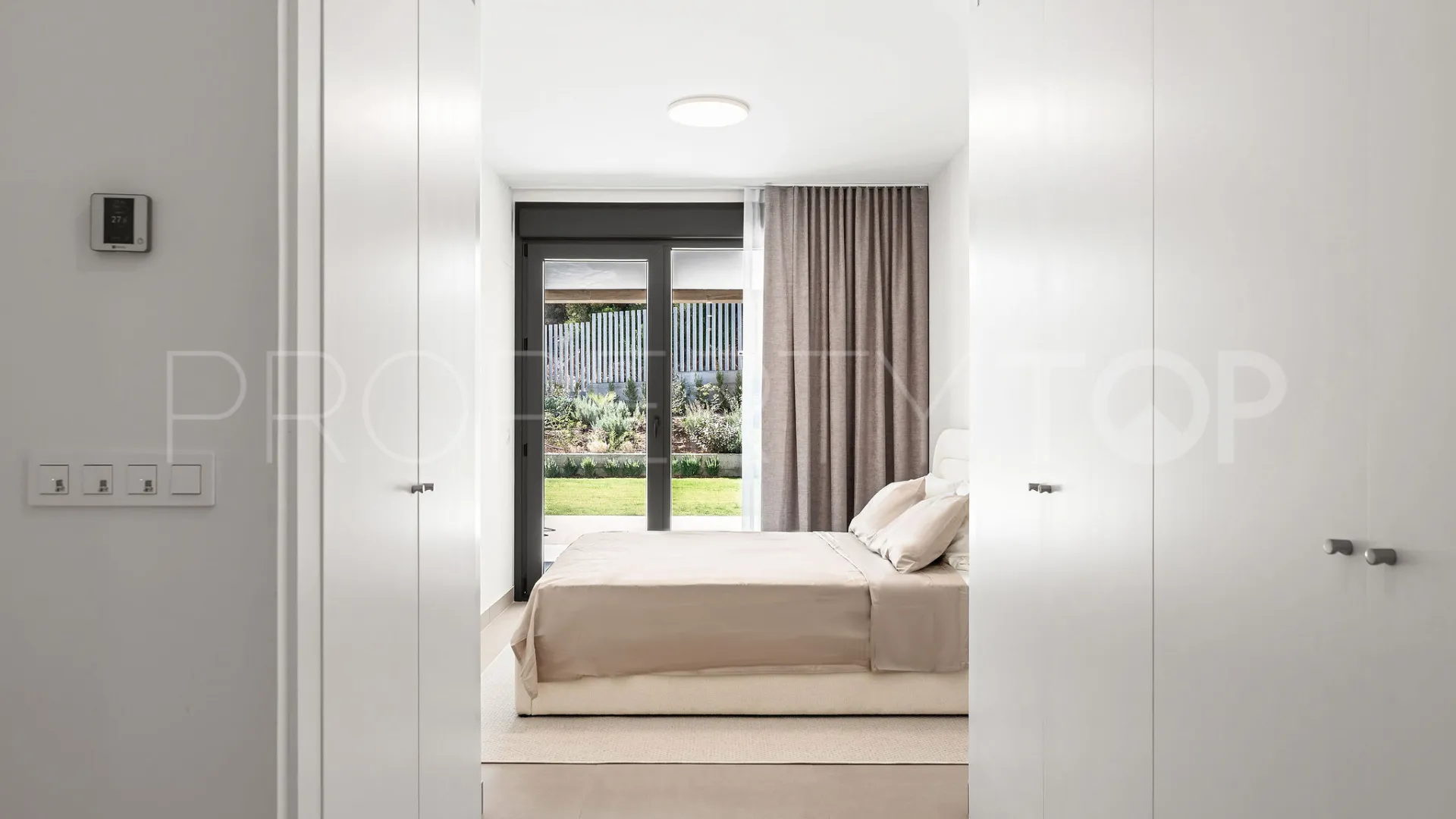 For sale ground floor apartment with 2 bedrooms in Los Altos de los Monteros