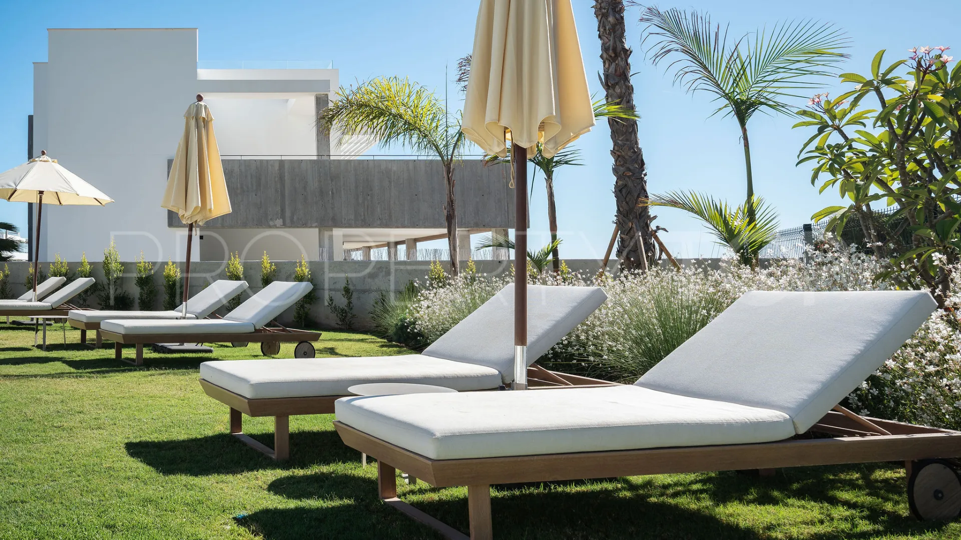 For sale ground floor apartment with 2 bedrooms in Los Altos de los Monteros