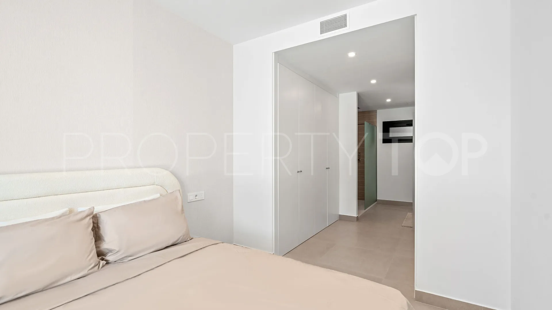 For sale ground floor apartment with 2 bedrooms in Los Altos de los Monteros