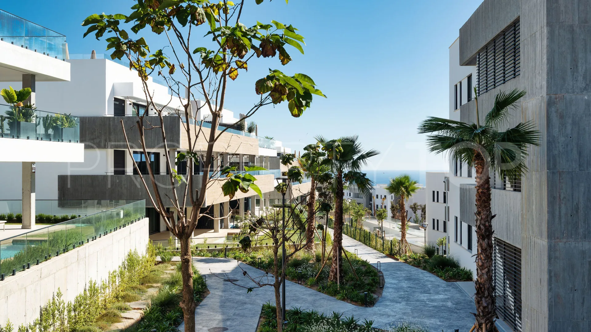 For sale ground floor apartment with 2 bedrooms in Los Altos de los Monteros