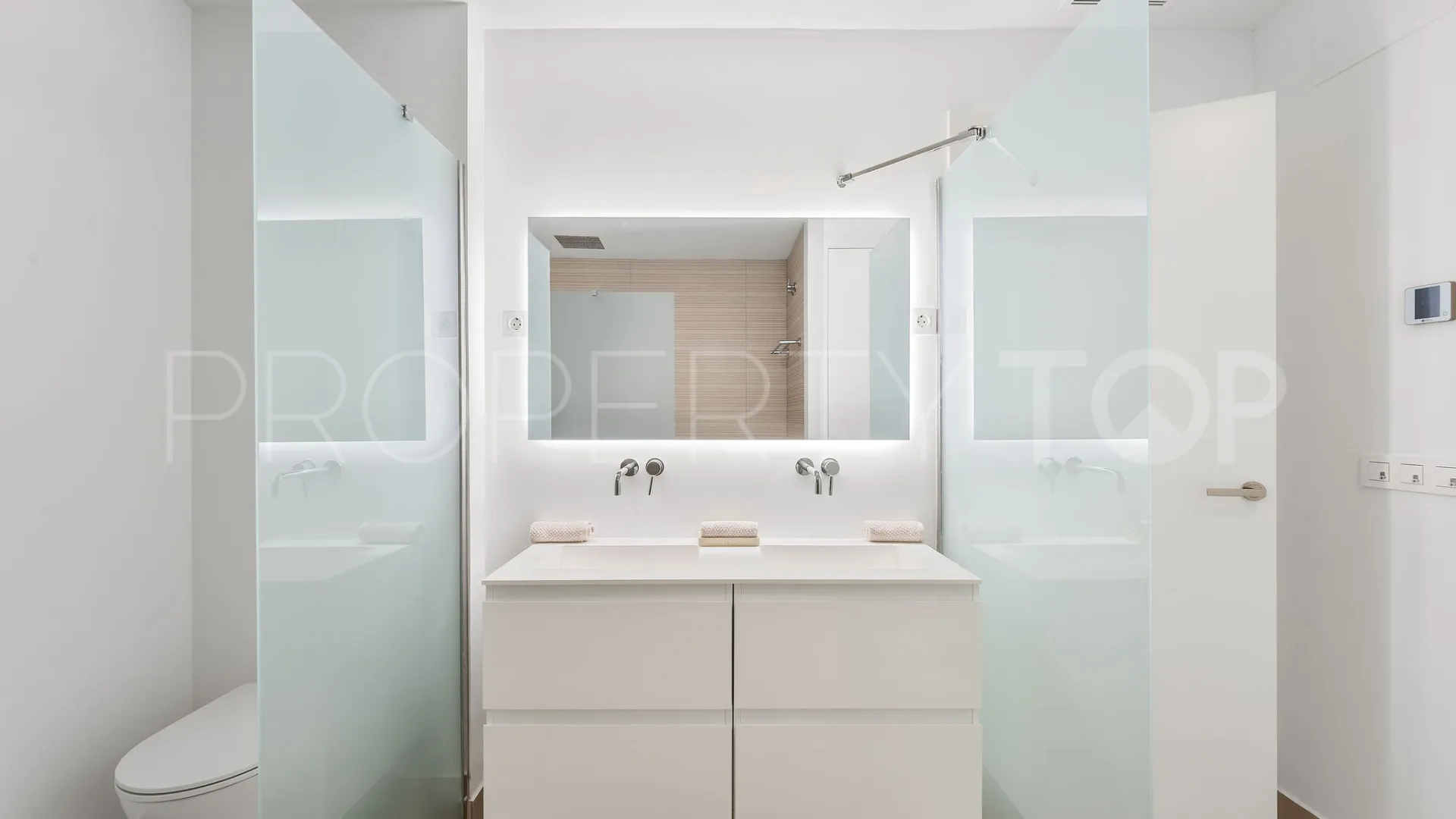 For sale ground floor apartment with 2 bedrooms in Los Altos de los Monteros