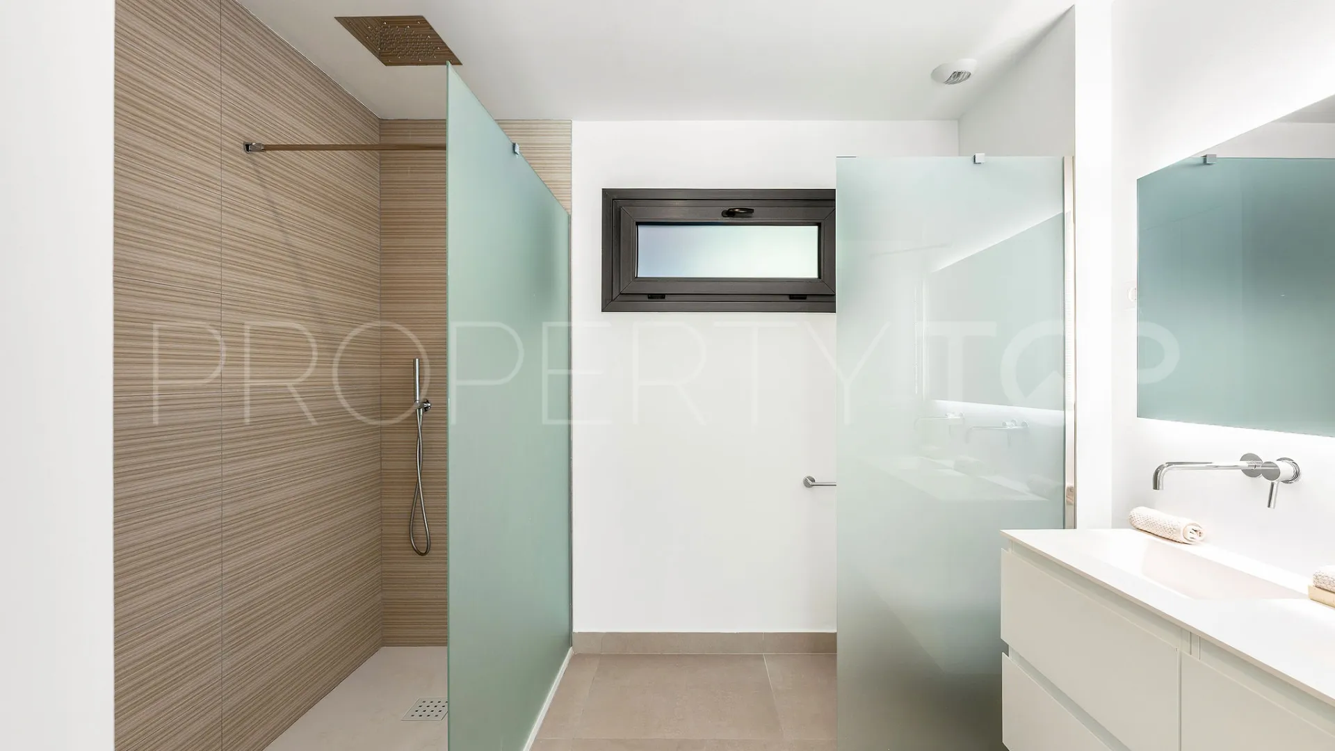 For sale ground floor apartment with 2 bedrooms in Los Altos de los Monteros