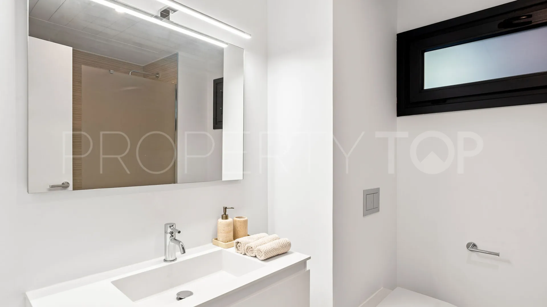 For sale ground floor apartment with 2 bedrooms in Los Altos de los Monteros