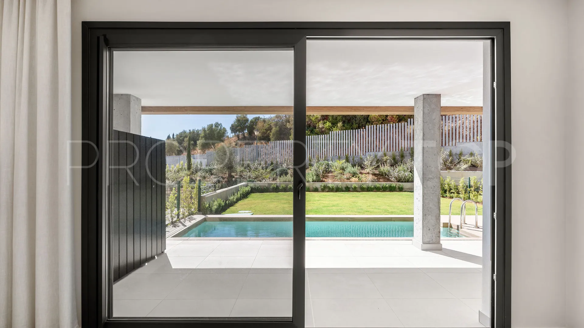 For sale ground floor apartment with 2 bedrooms in Los Altos de los Monteros