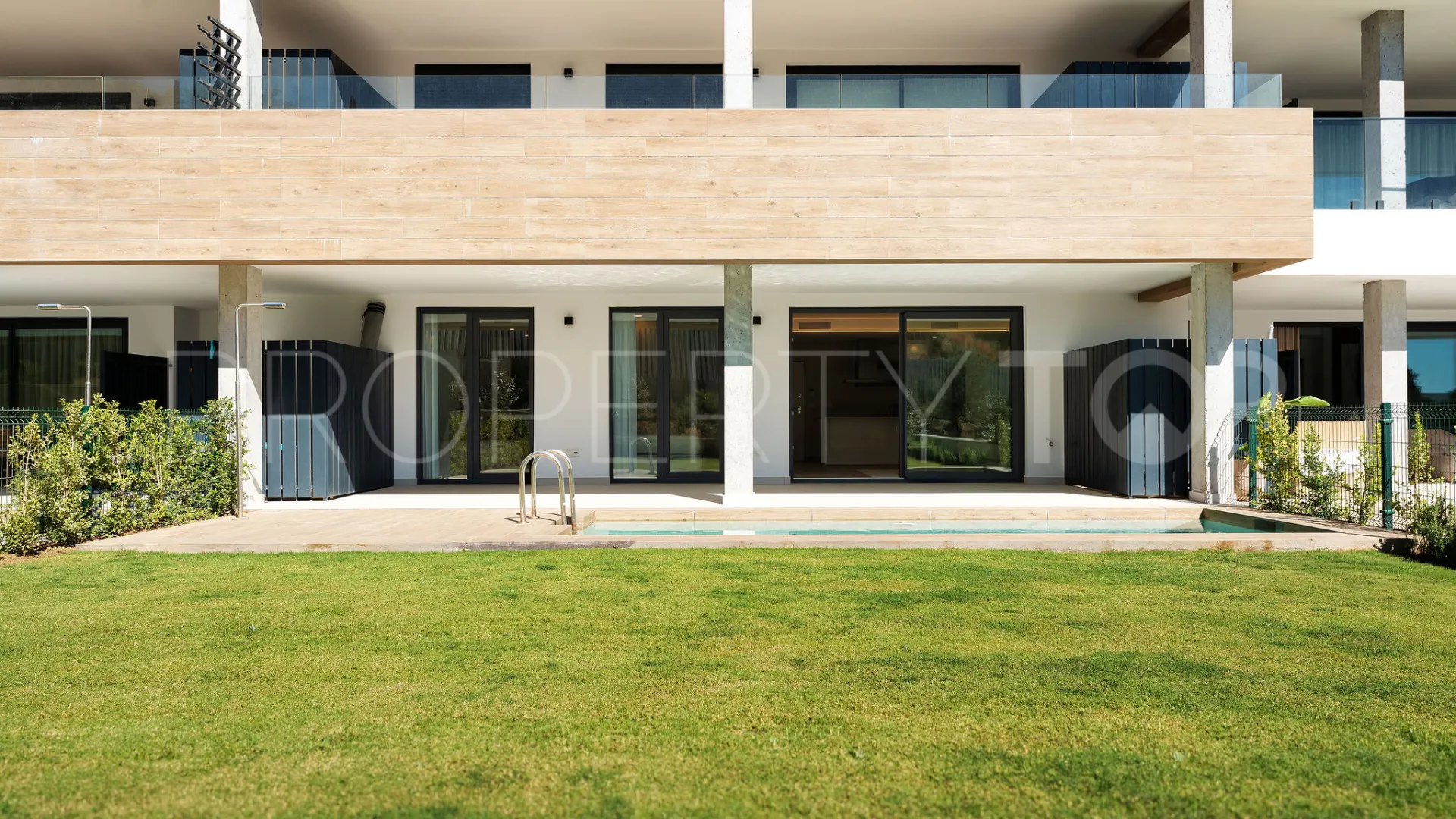 For sale ground floor apartment with 2 bedrooms in Los Altos de los Monteros