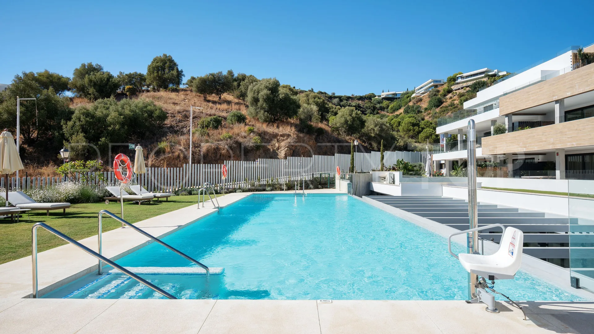 For sale ground floor apartment with 2 bedrooms in Los Altos de los Monteros