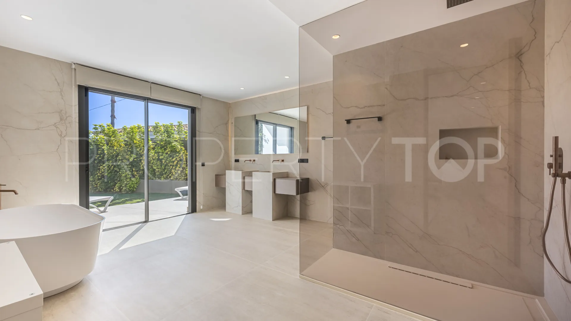 For sale house in El Rosario with 4 bedrooms