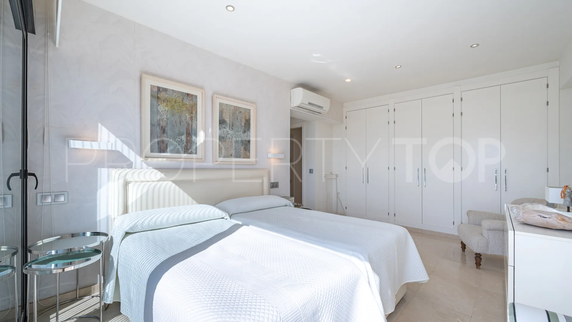 7 bedrooms town house for sale in Coto Real