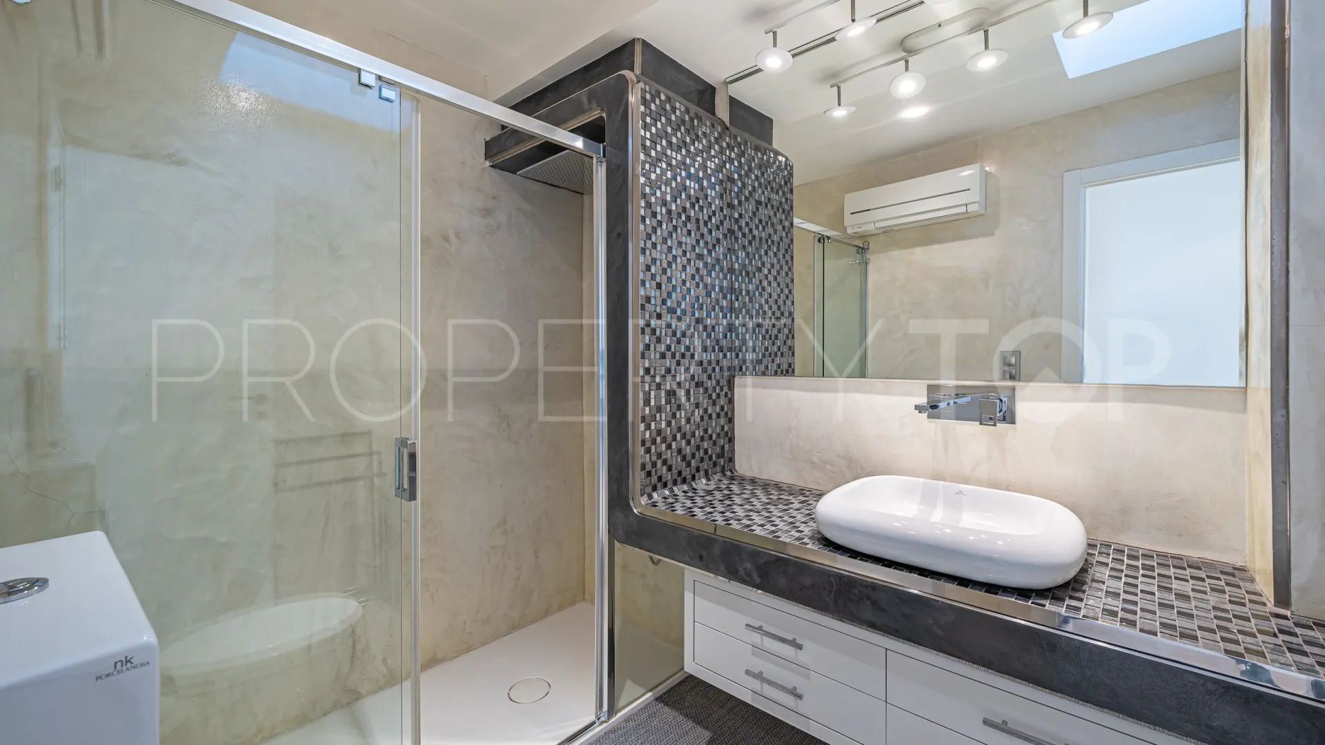 7 bedrooms town house for sale in Coto Real