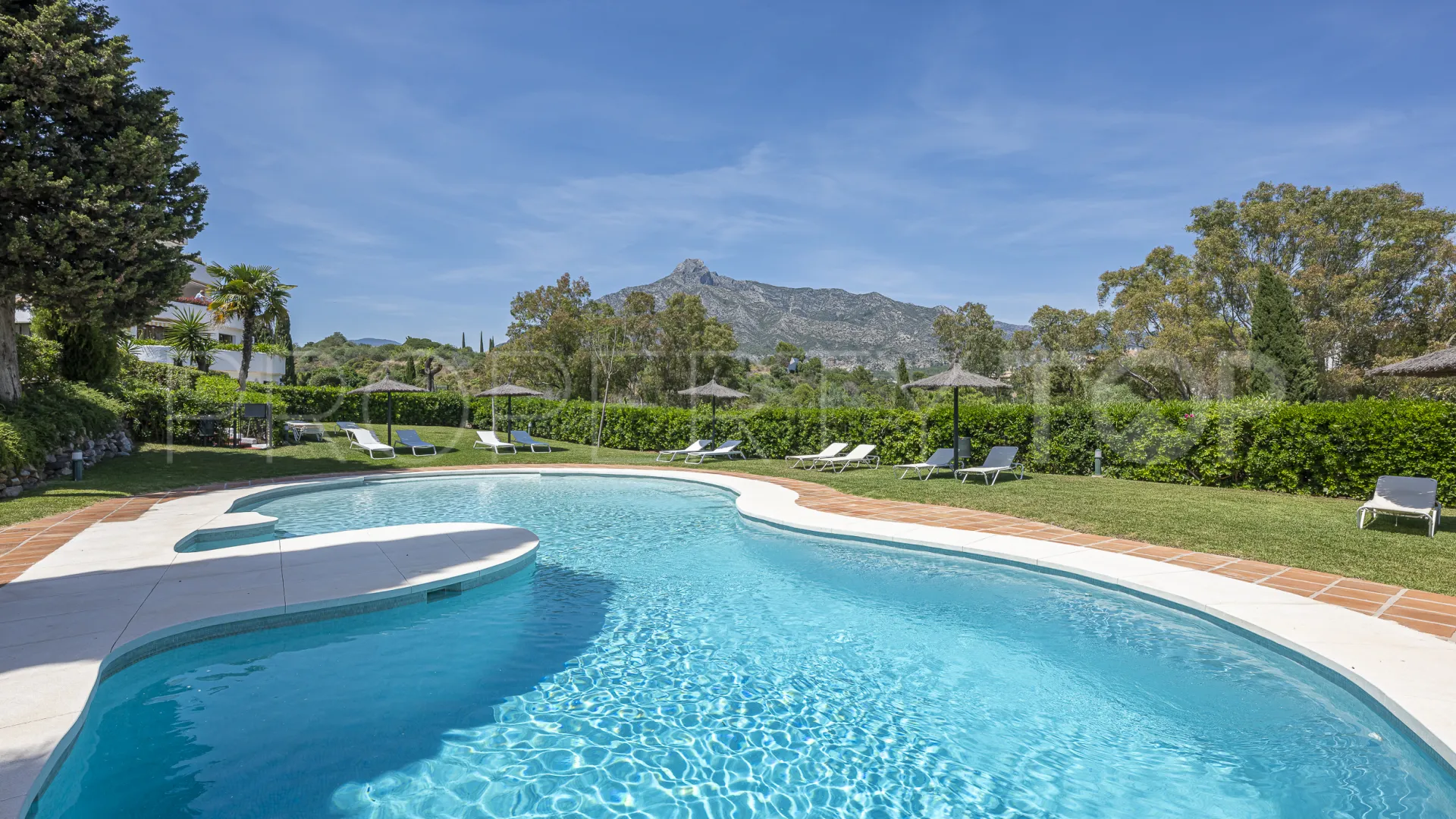 7 bedrooms town house for sale in Coto Real