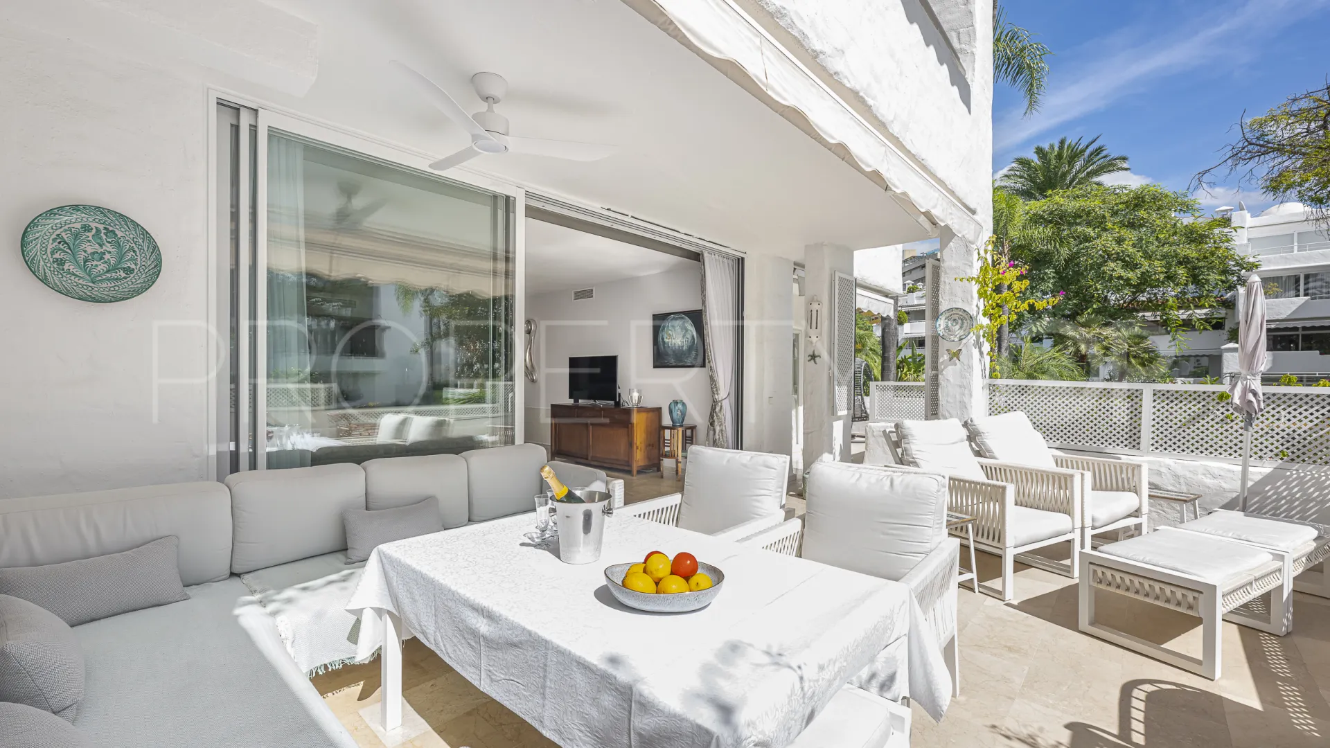 For sale 3 bedrooms apartment in Alhambra del Mar