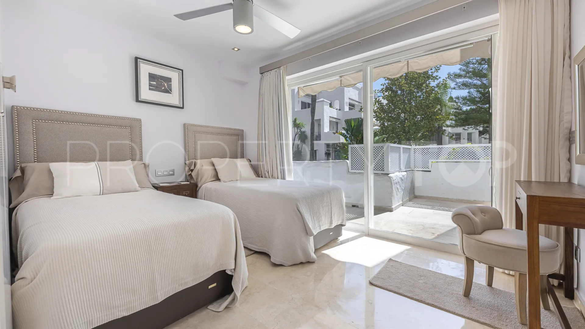 For sale 3 bedrooms apartment in Alhambra del Mar