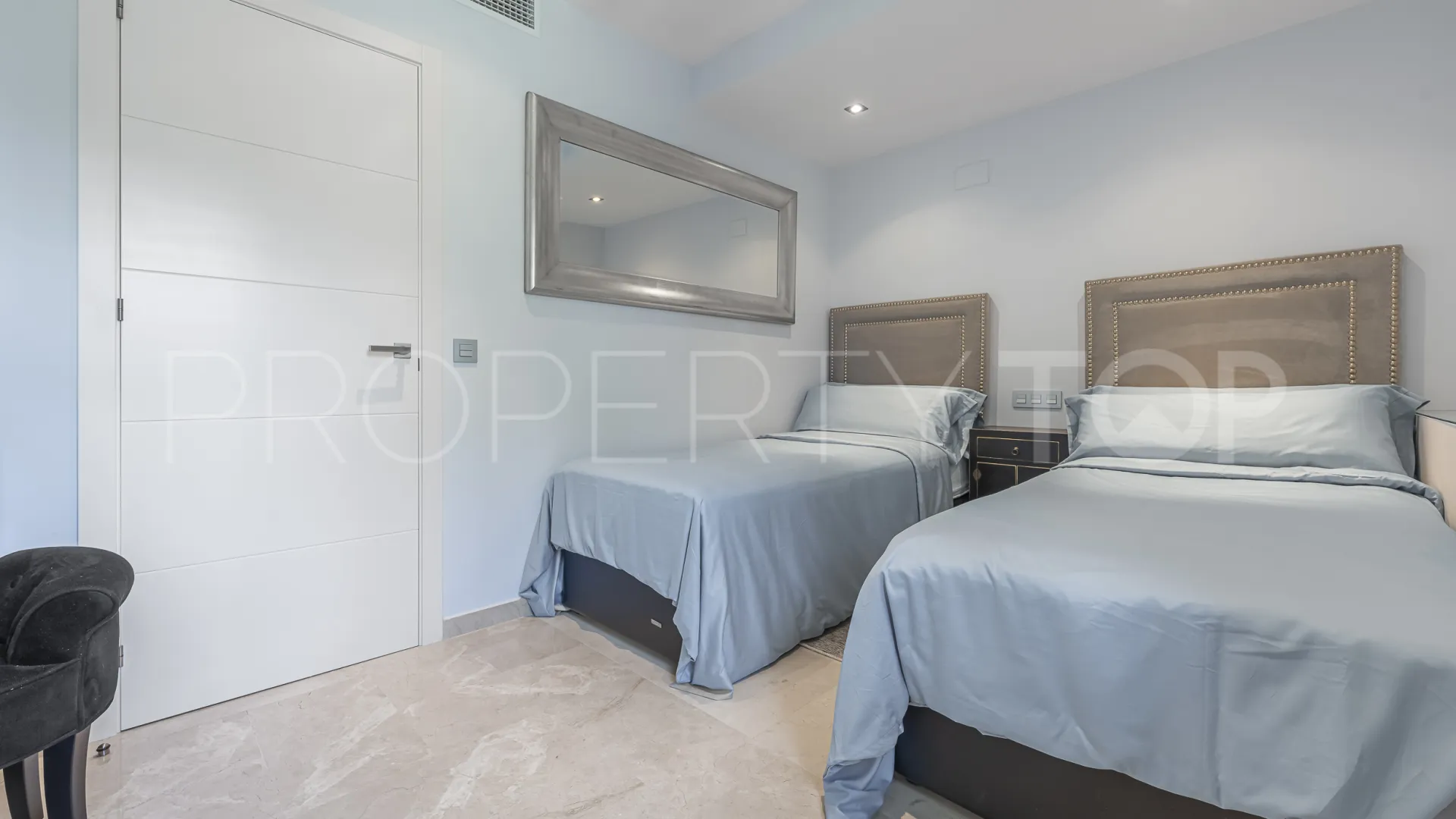 For sale 3 bedrooms apartment in Alhambra del Mar