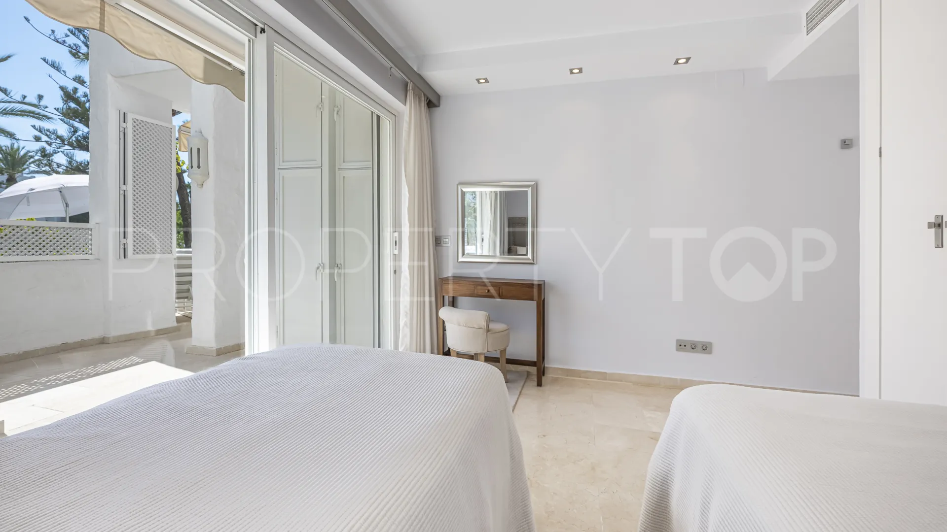 For sale 3 bedrooms apartment in Alhambra del Mar