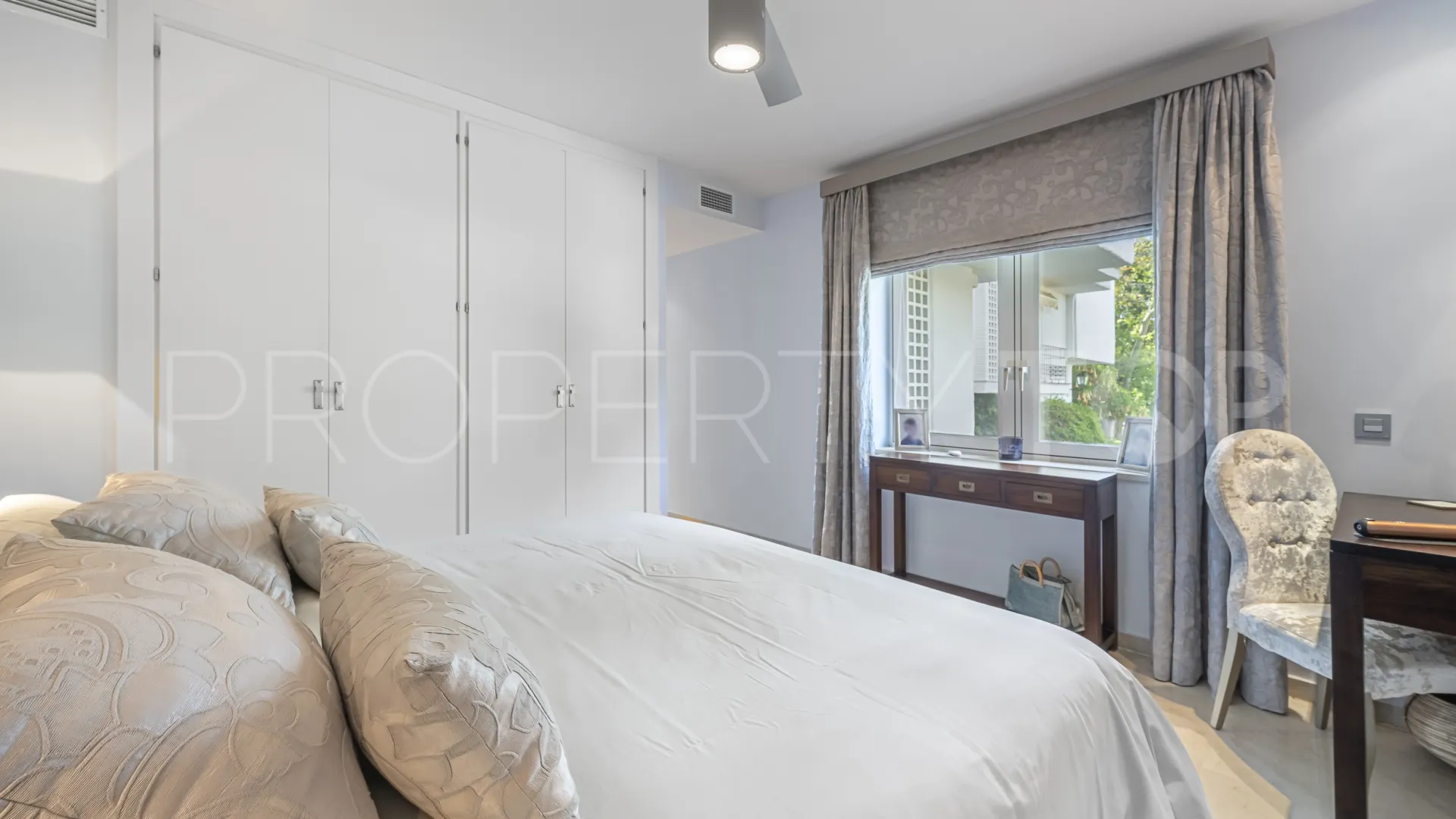 For sale 3 bedrooms apartment in Alhambra del Mar