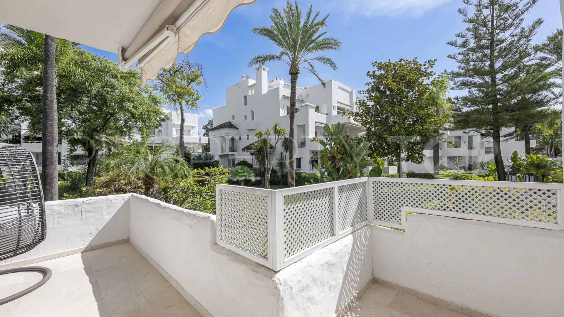 For sale 3 bedrooms apartment in Alhambra del Mar
