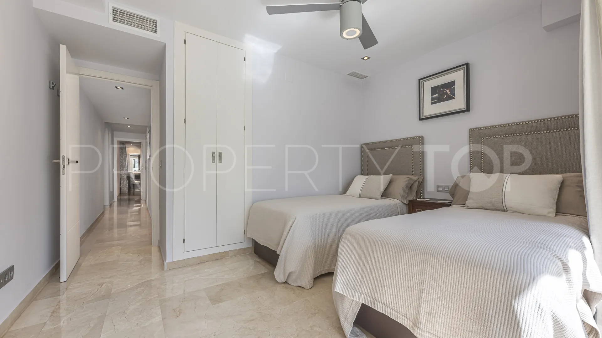 For sale 3 bedrooms apartment in Alhambra del Mar