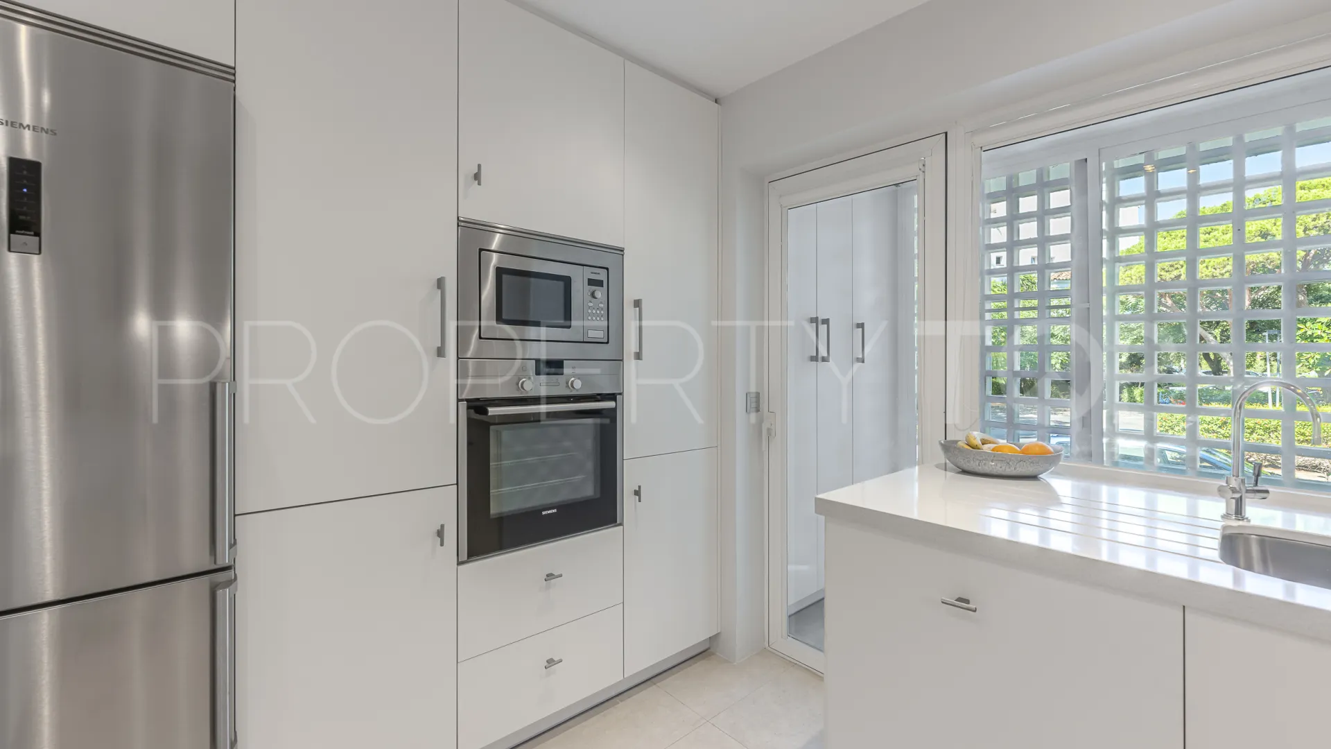 For sale 3 bedrooms apartment in Alhambra del Mar