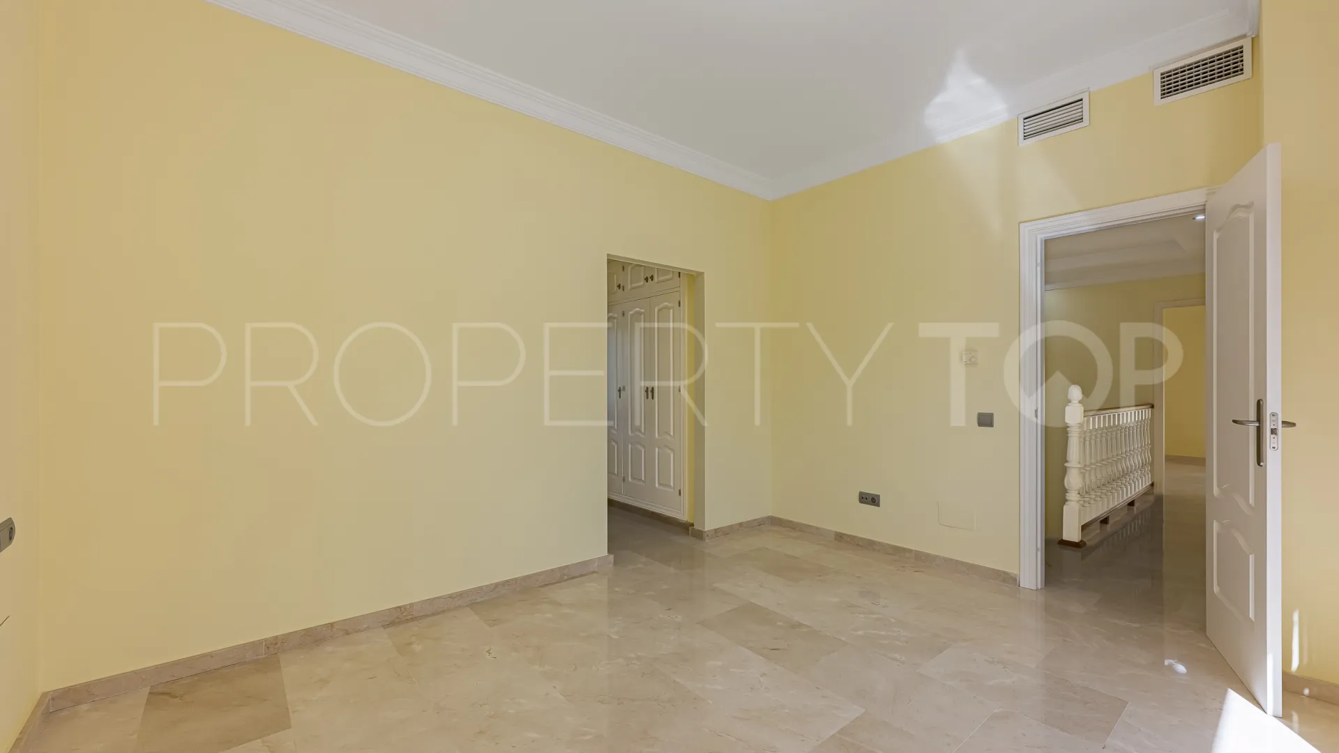 Hacienda las Chapas 4 bedrooms villa for sale