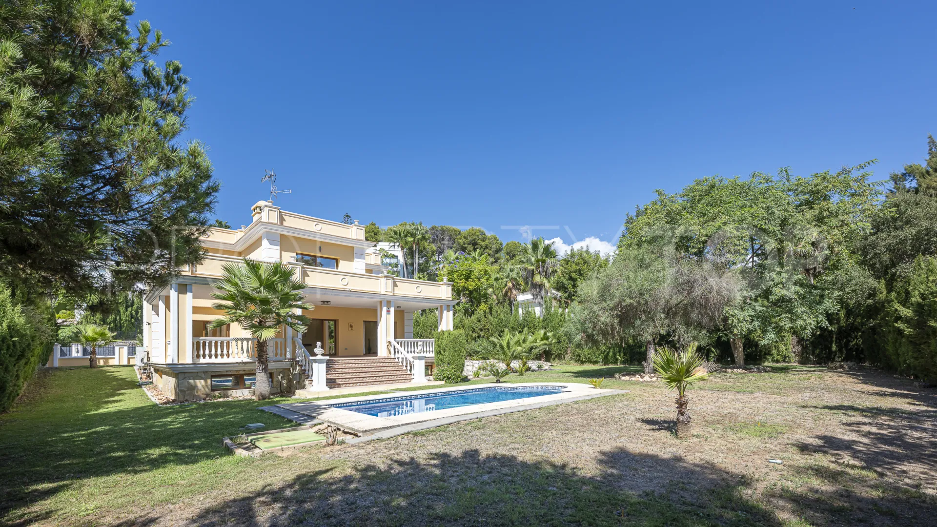 Hacienda las Chapas 4 bedrooms villa for sale