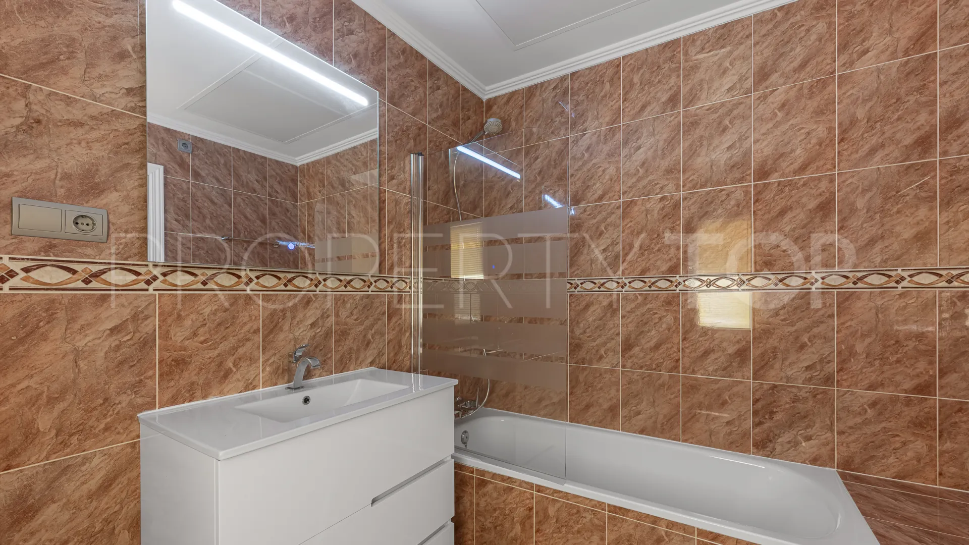 Hacienda las Chapas 4 bedrooms villa for sale