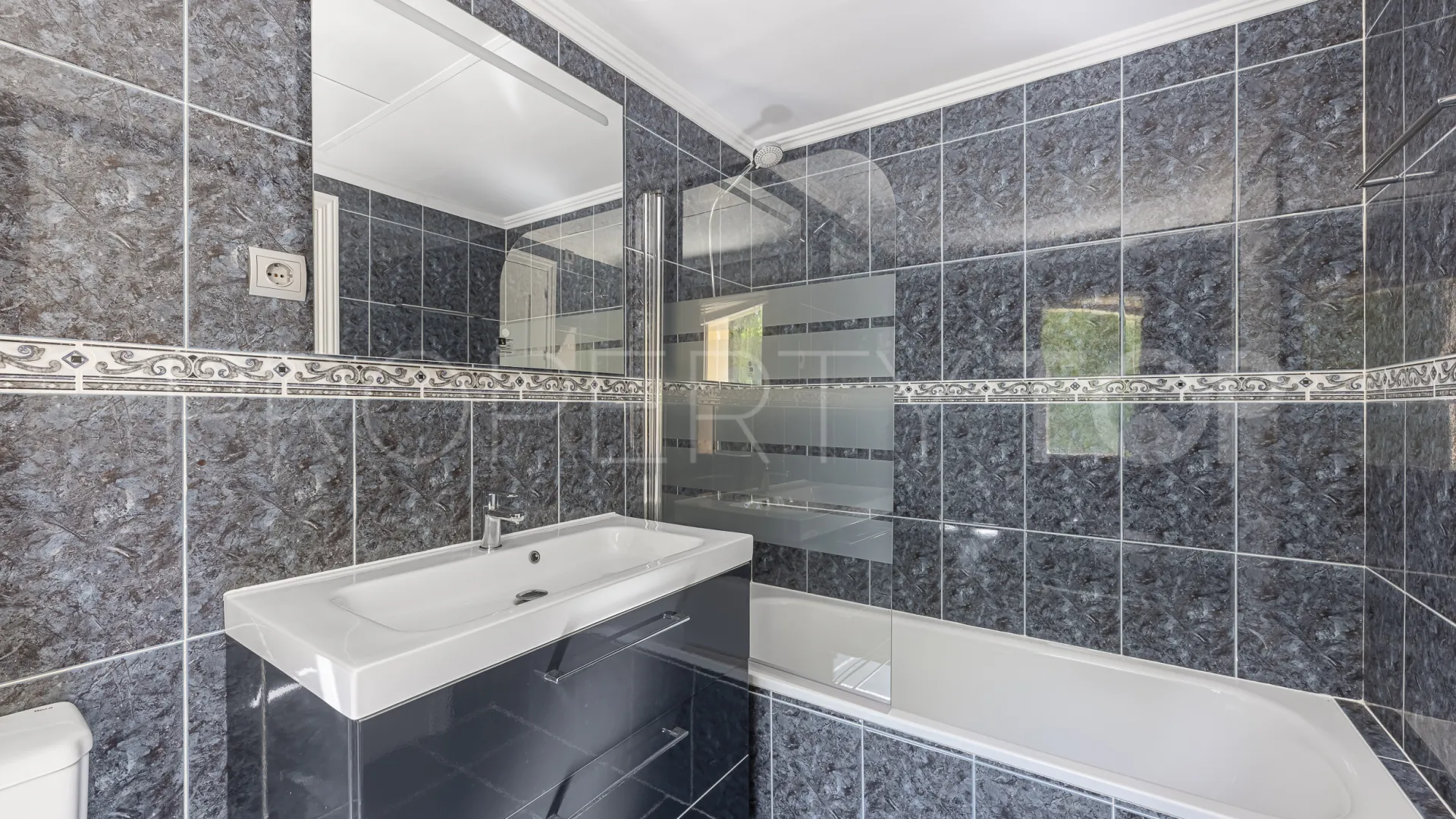Hacienda las Chapas 4 bedrooms villa for sale