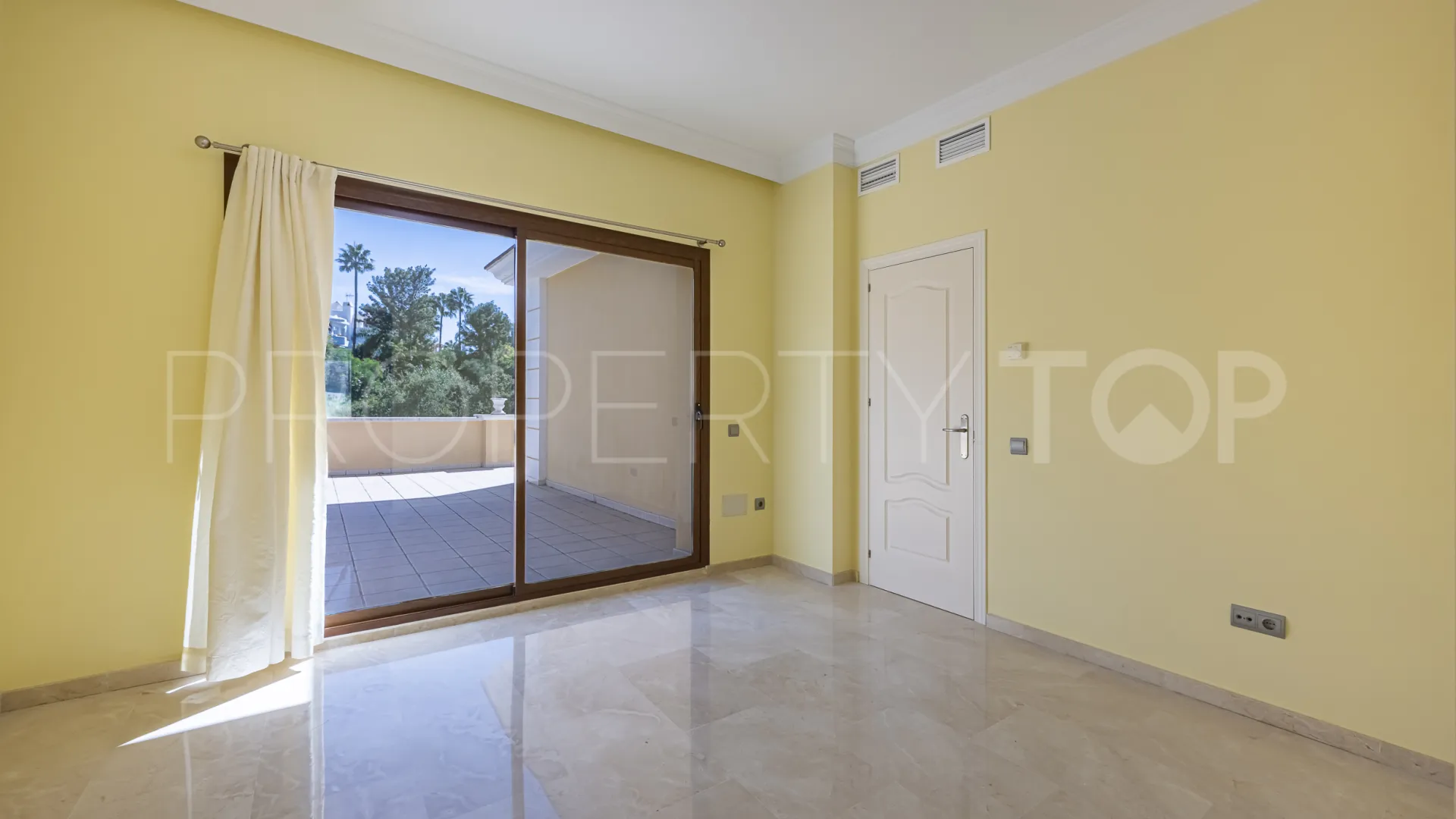 Hacienda las Chapas 4 bedrooms villa for sale