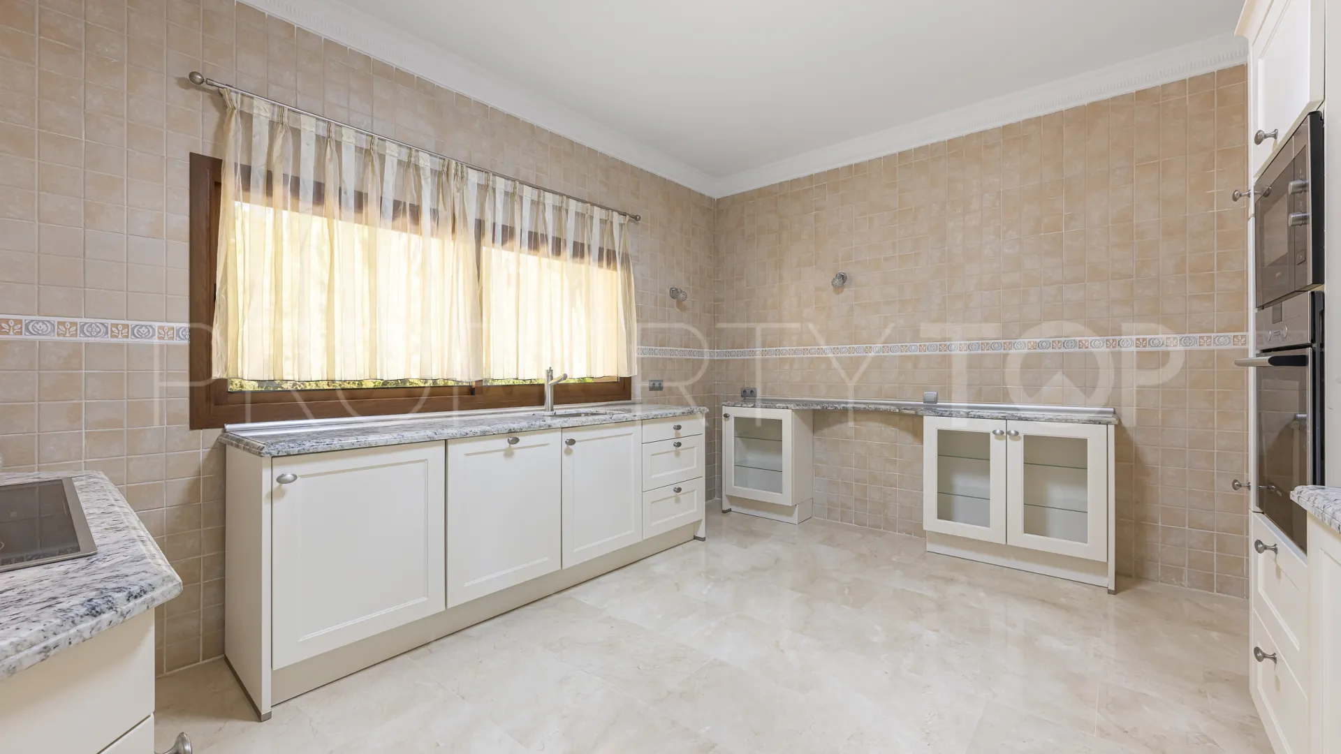 Hacienda las Chapas 4 bedrooms villa for sale