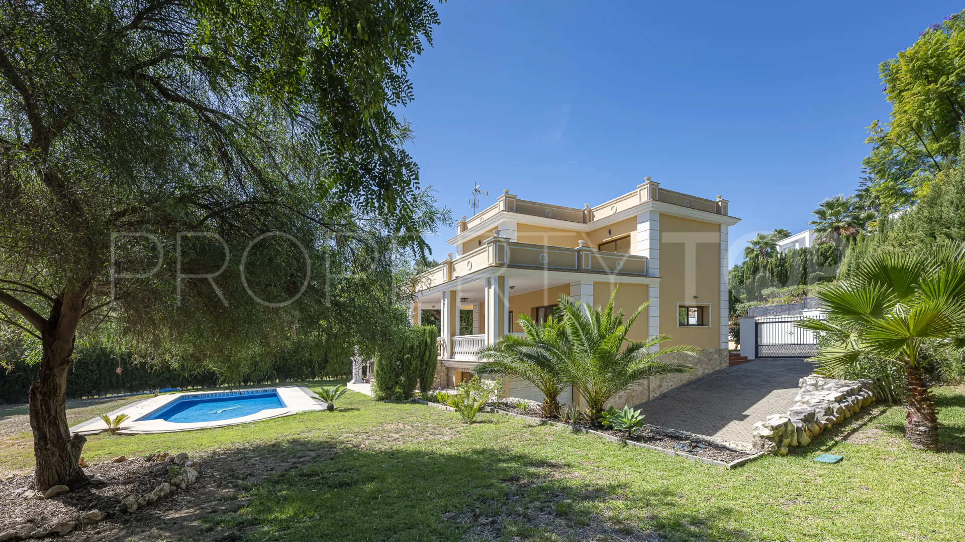 Hacienda las Chapas 4 bedrooms villa for sale