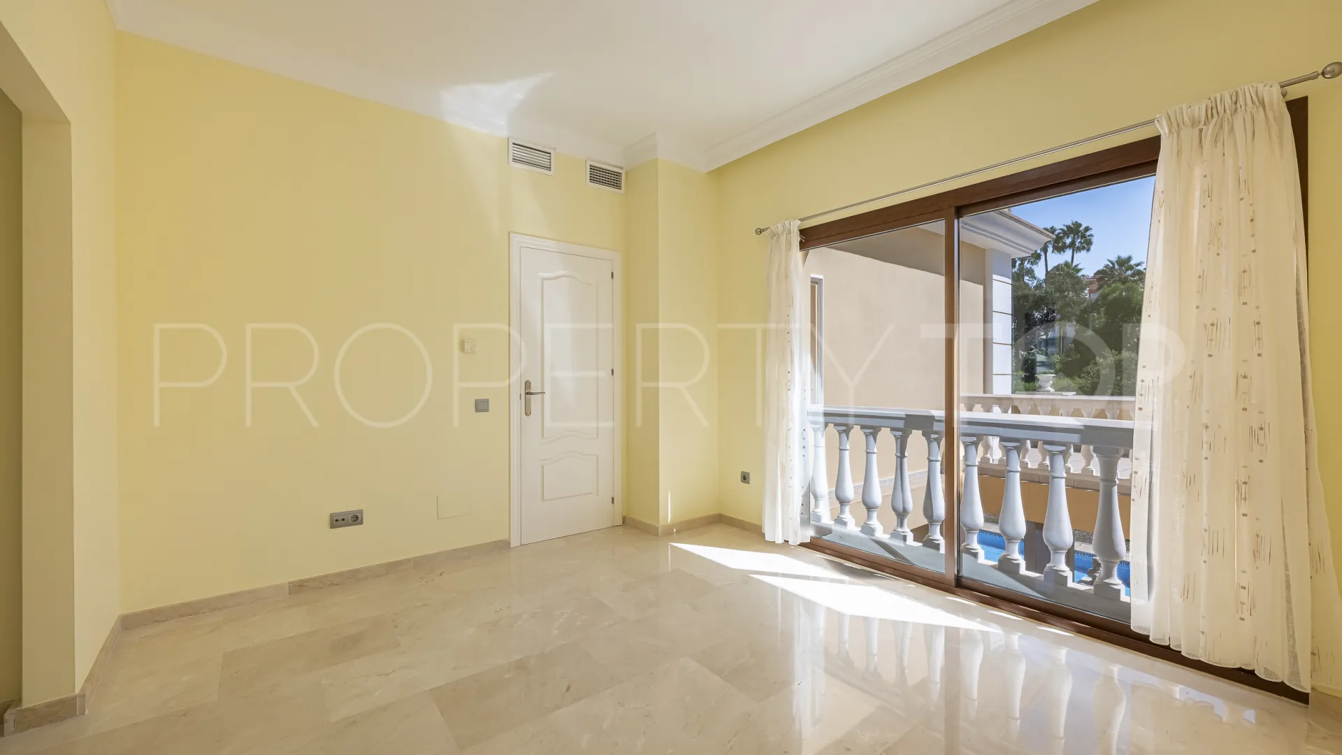 Hacienda las Chapas 4 bedrooms villa for sale
