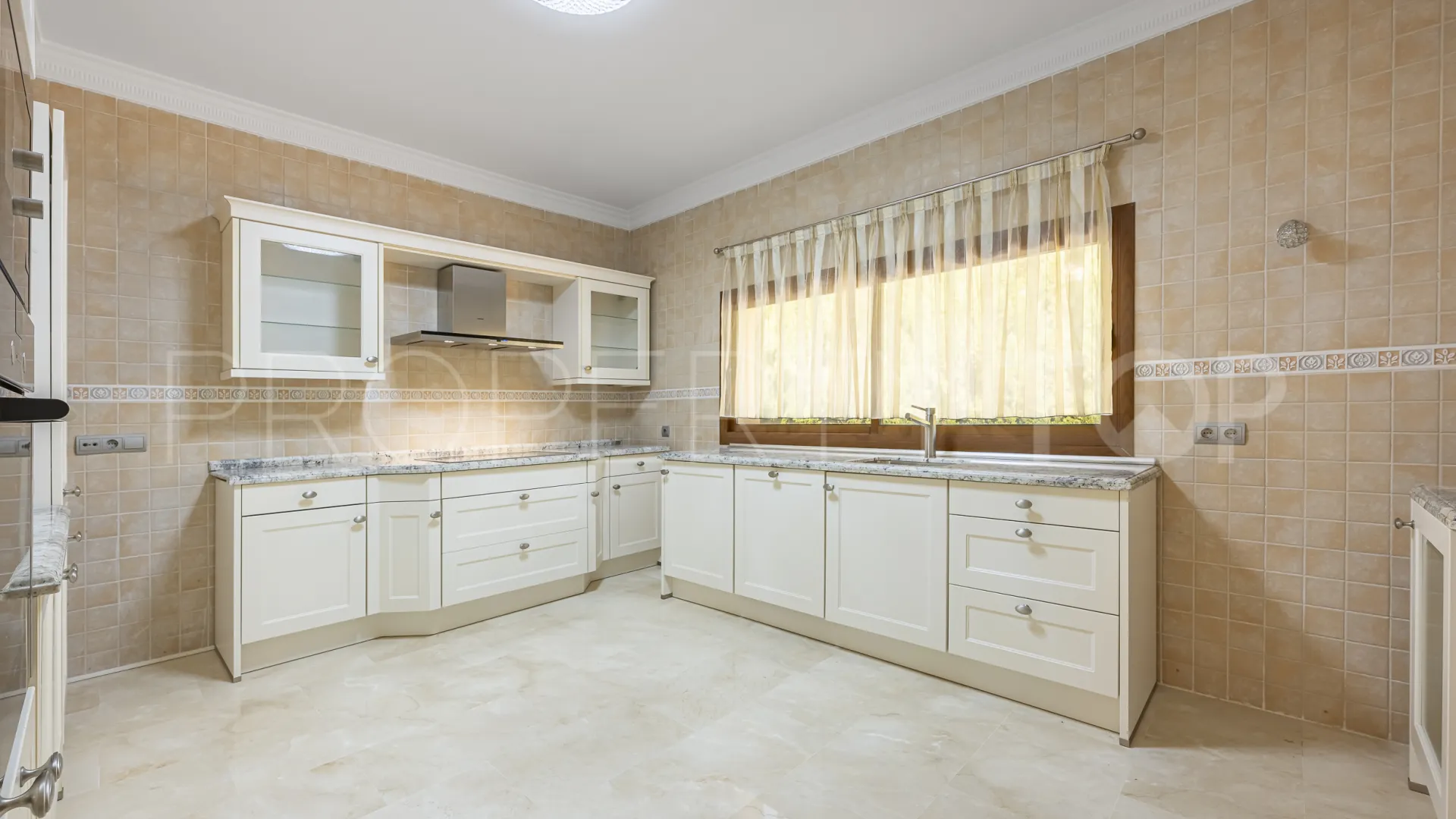 Hacienda las Chapas 4 bedrooms villa for sale